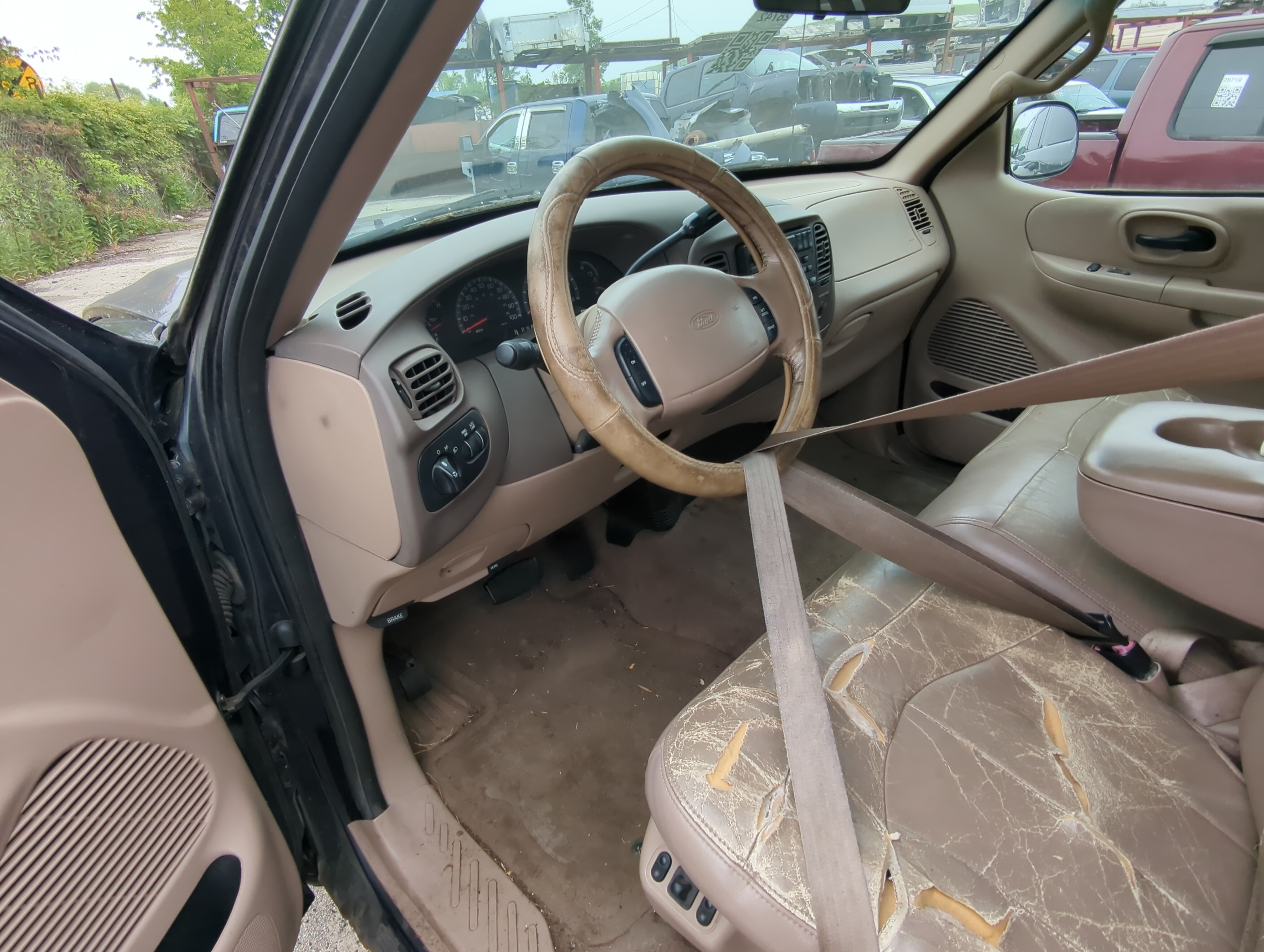 1999-2002 Ford F-150 Air Bag Driver Left Steering Wheel Mounted 1046980 - Oemusedautoparts1.com