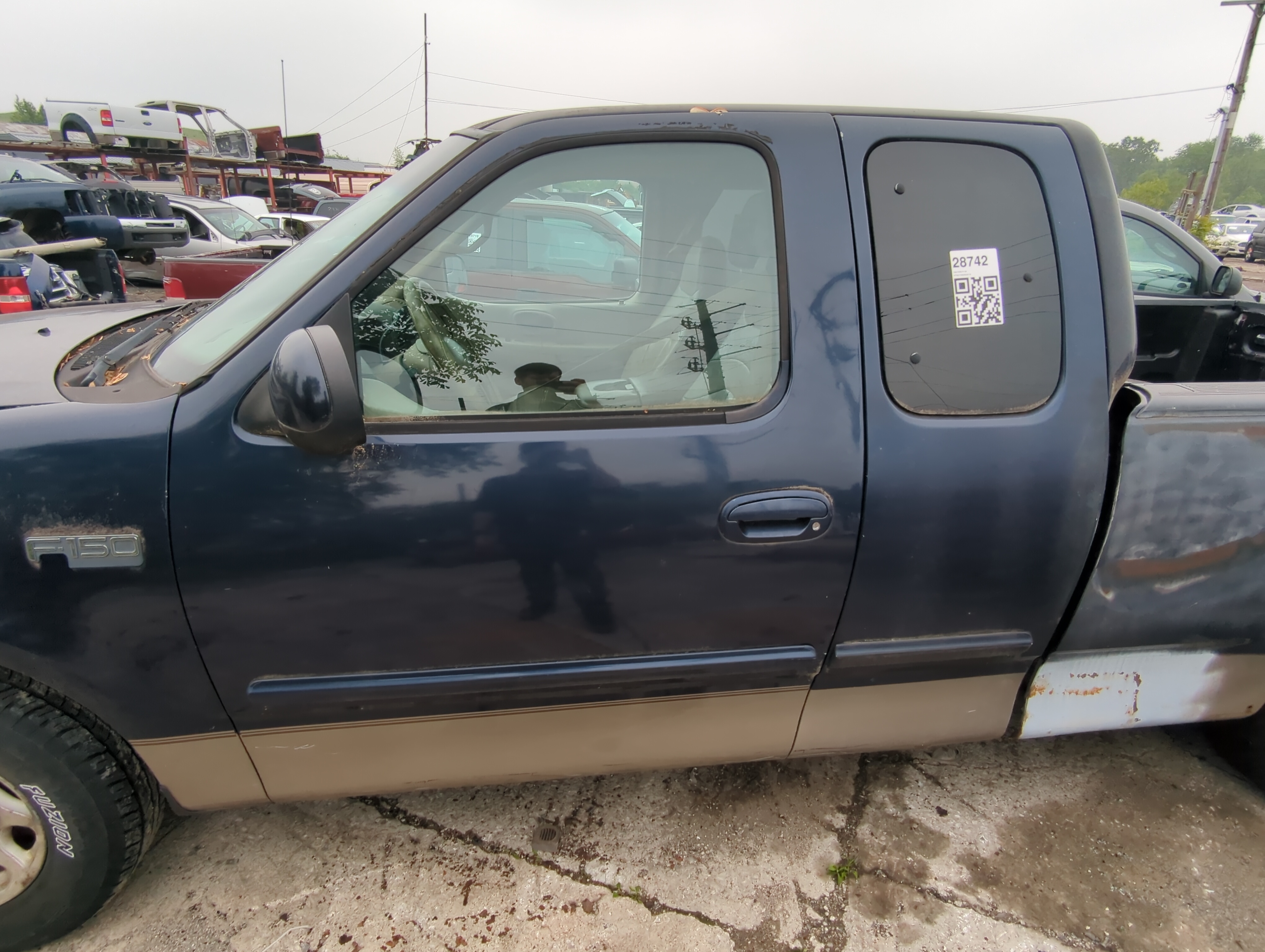 Picture of 1998-2003 Ford F-150 Driver Front Door Oem 1047095