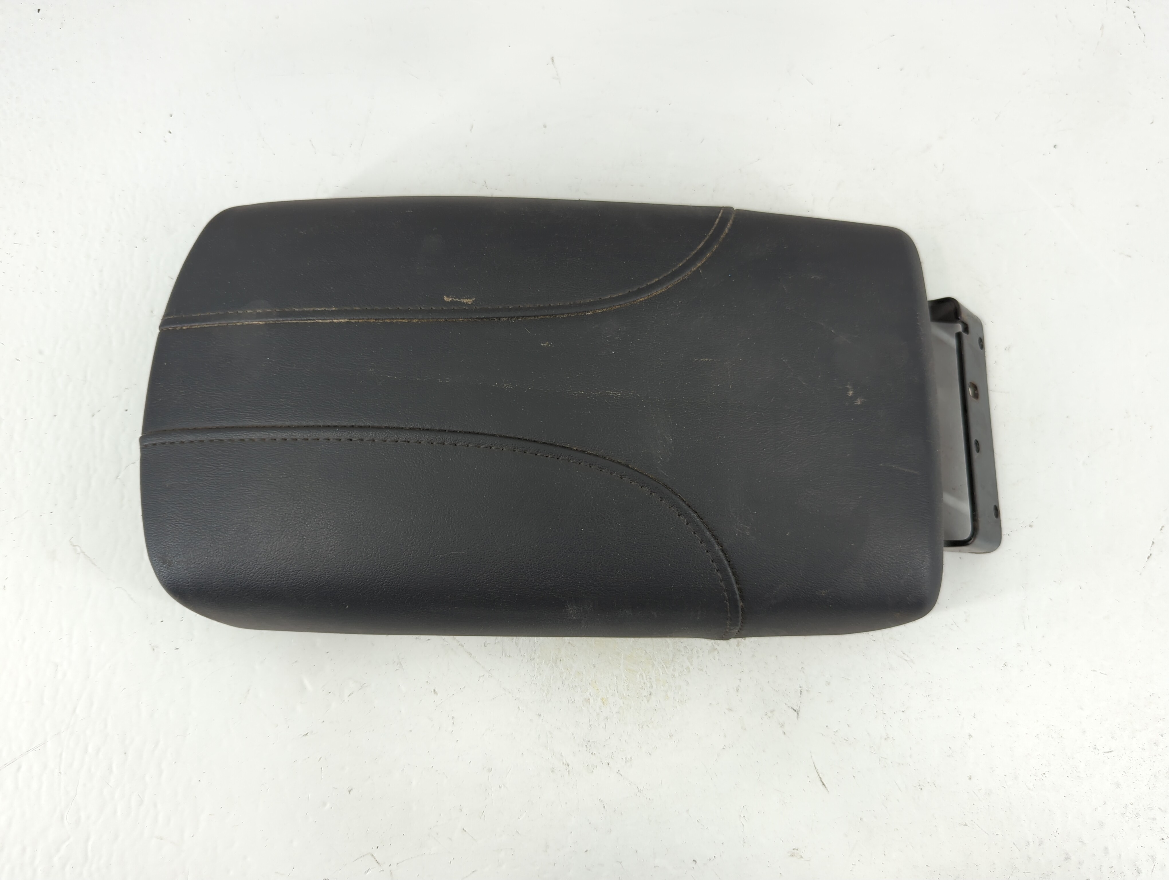 2018-2020 Nissan Rogue Center Console Armrest Cover Lid Black 1047103 - Oemusedautoparts1.com