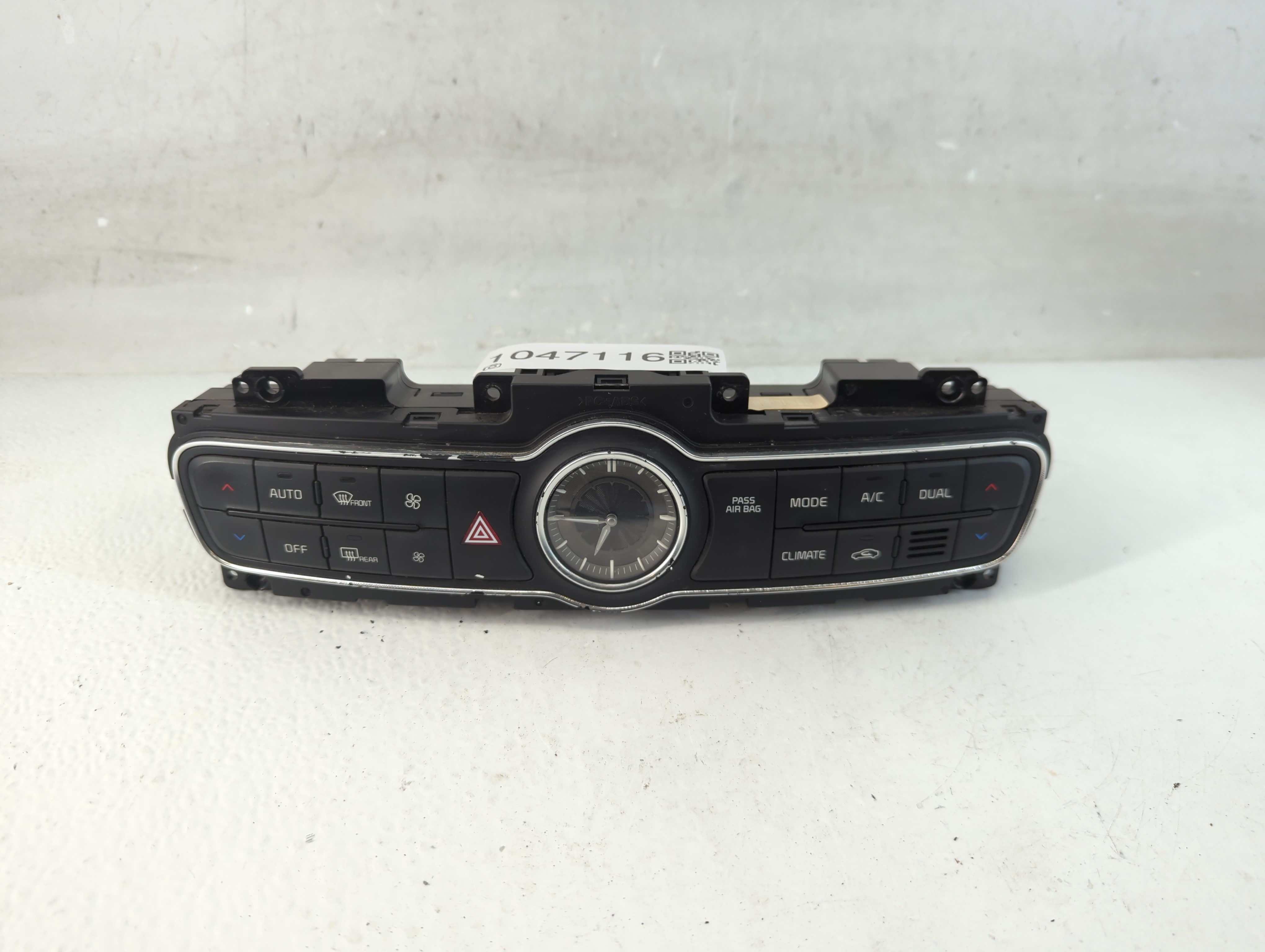 2014-2016 Kia Cadenza Ac Heater Climate Control 972503rgk0 1047116 - Oemusedautoparts1.com