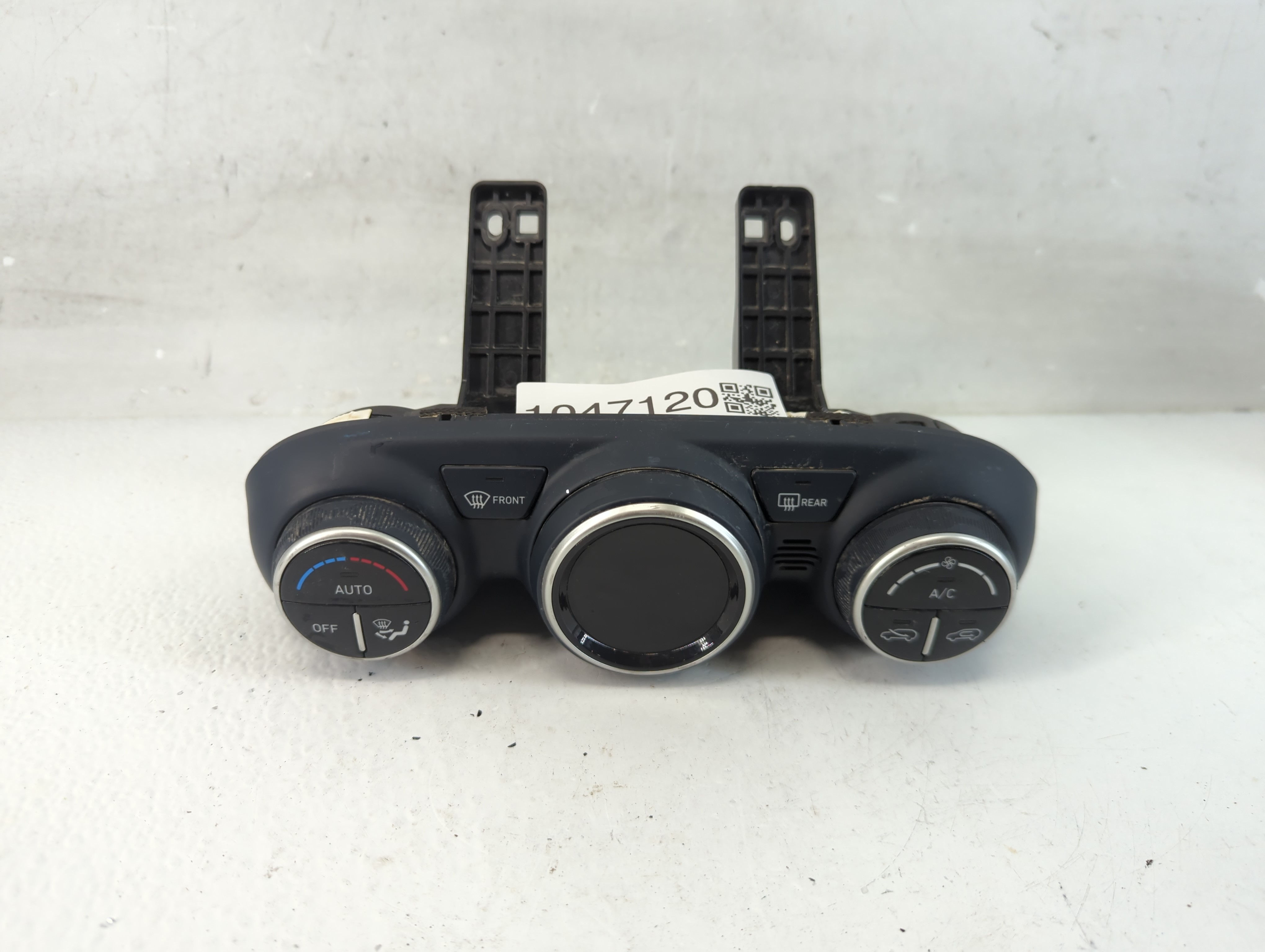 2020-2020 Hyundai Venue Ac Heater Climate Control 97250-k2390 1047120 - Oemusedautoparts1.com