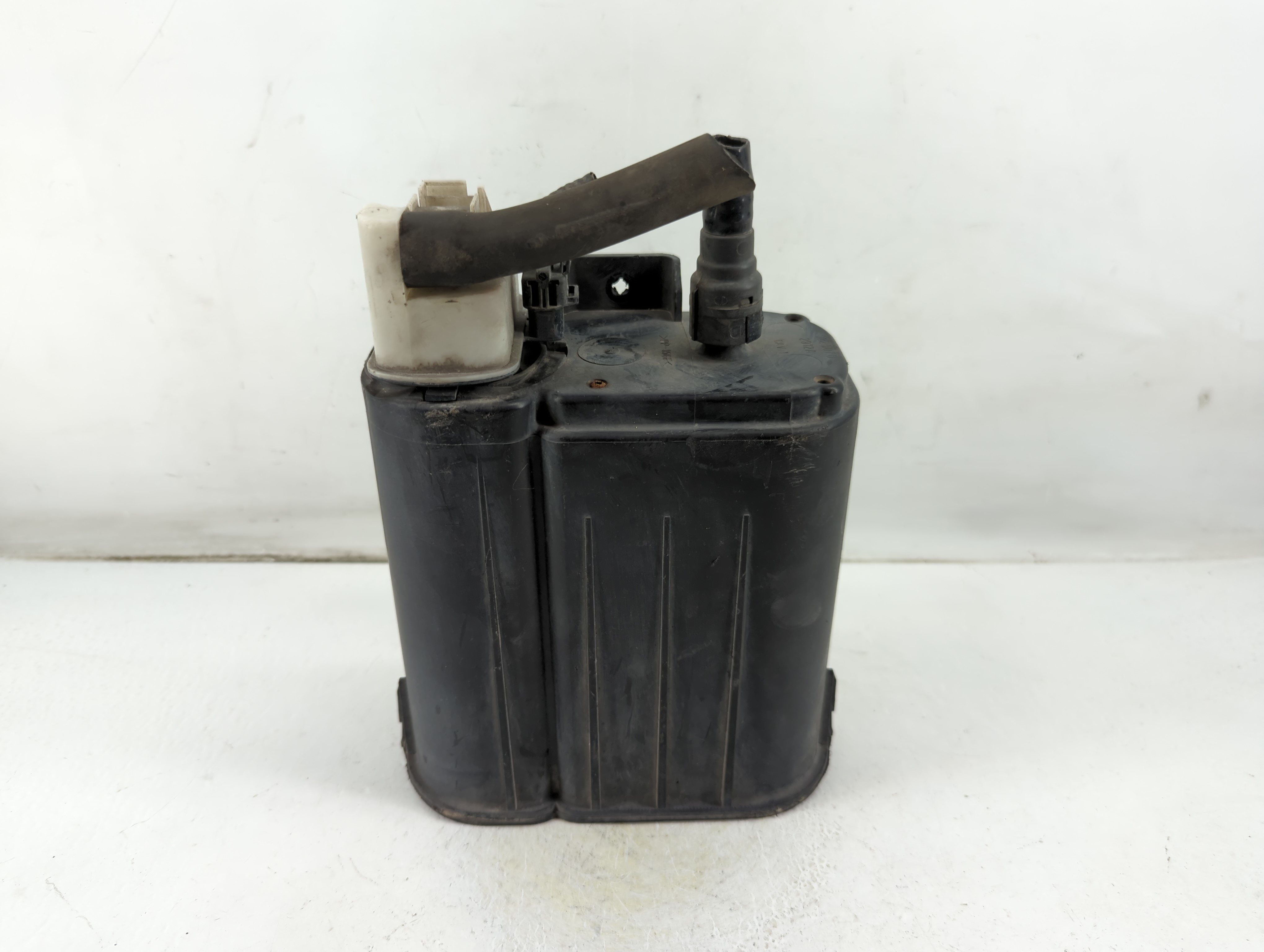 Picture of 2011 Chrysler 200 Fuel Vapor Charcoal Canister 1047180