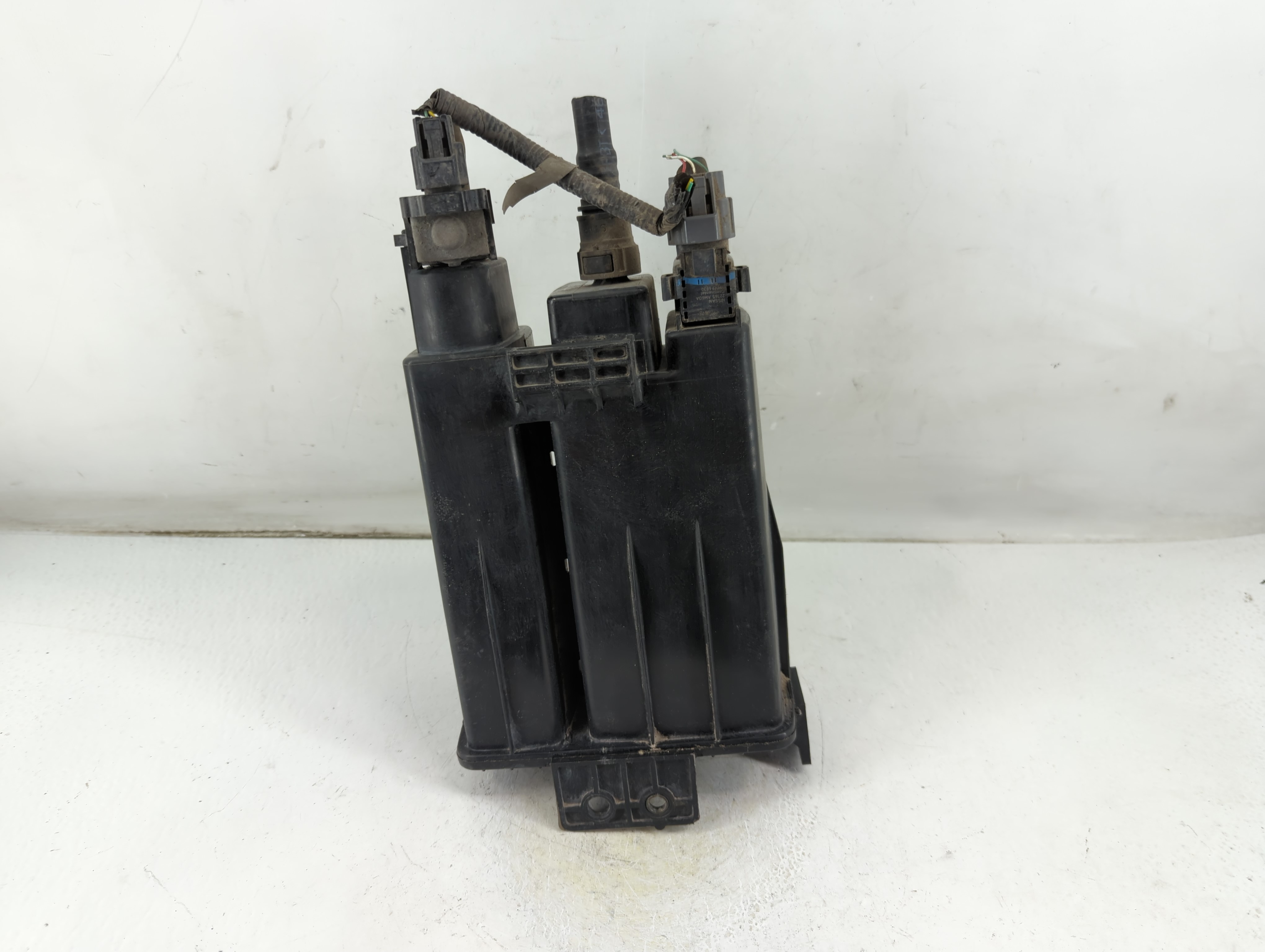 2014 Nissan Pathfinder Fuel Vapor Charcoal Canister 1047189 - Oemusedautoparts1.com