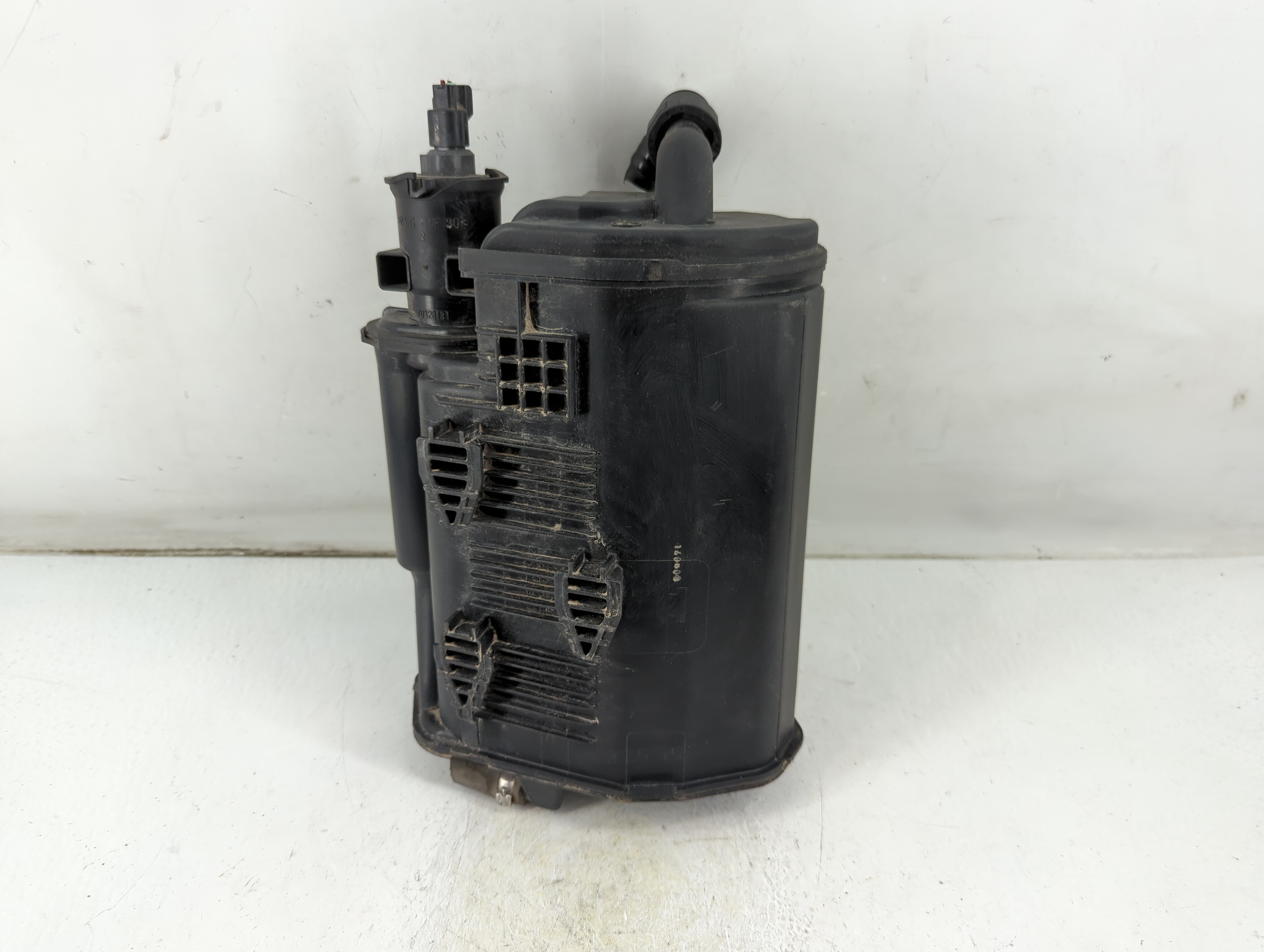 2009 Mercedes-benz C300 Fuel Vapor Charcoal Canister 1047234 - Oemusedautoparts1.com