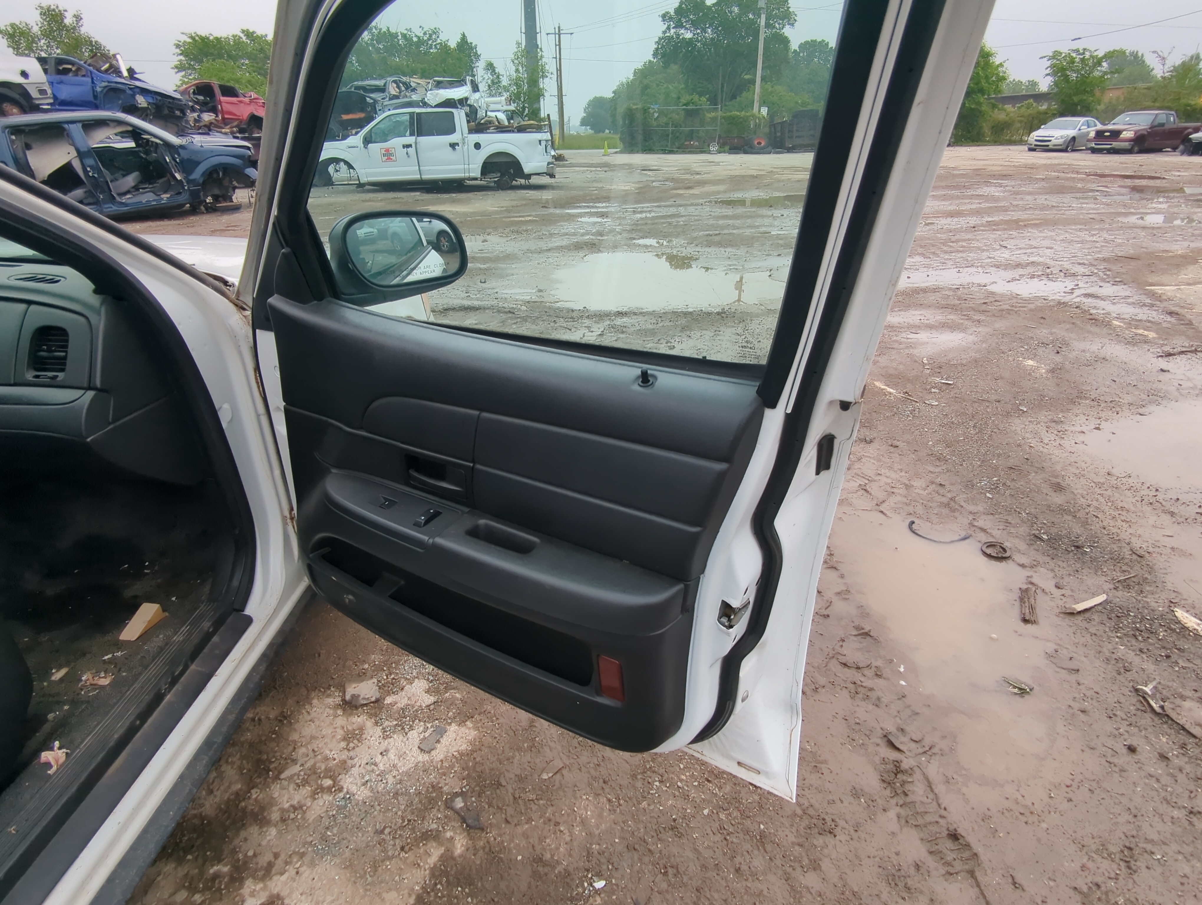 Picture of 2009 Ford Crown Victoria Front Right Passenger Interior Door Panel Trim 1047634