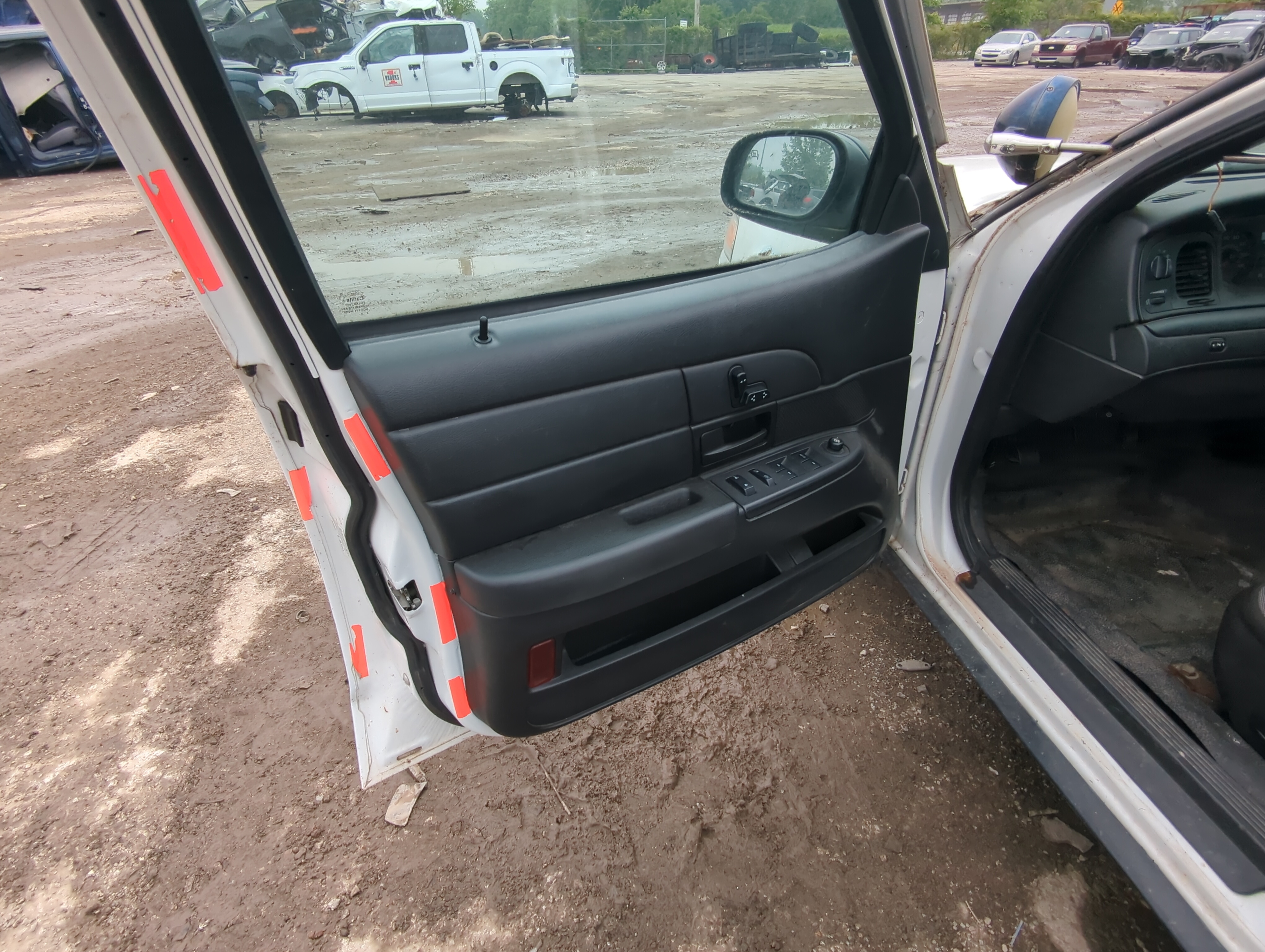 Picture of 2009 Ford Crown Victoria Front Left Driver Interior Door Panel Trim 1047641