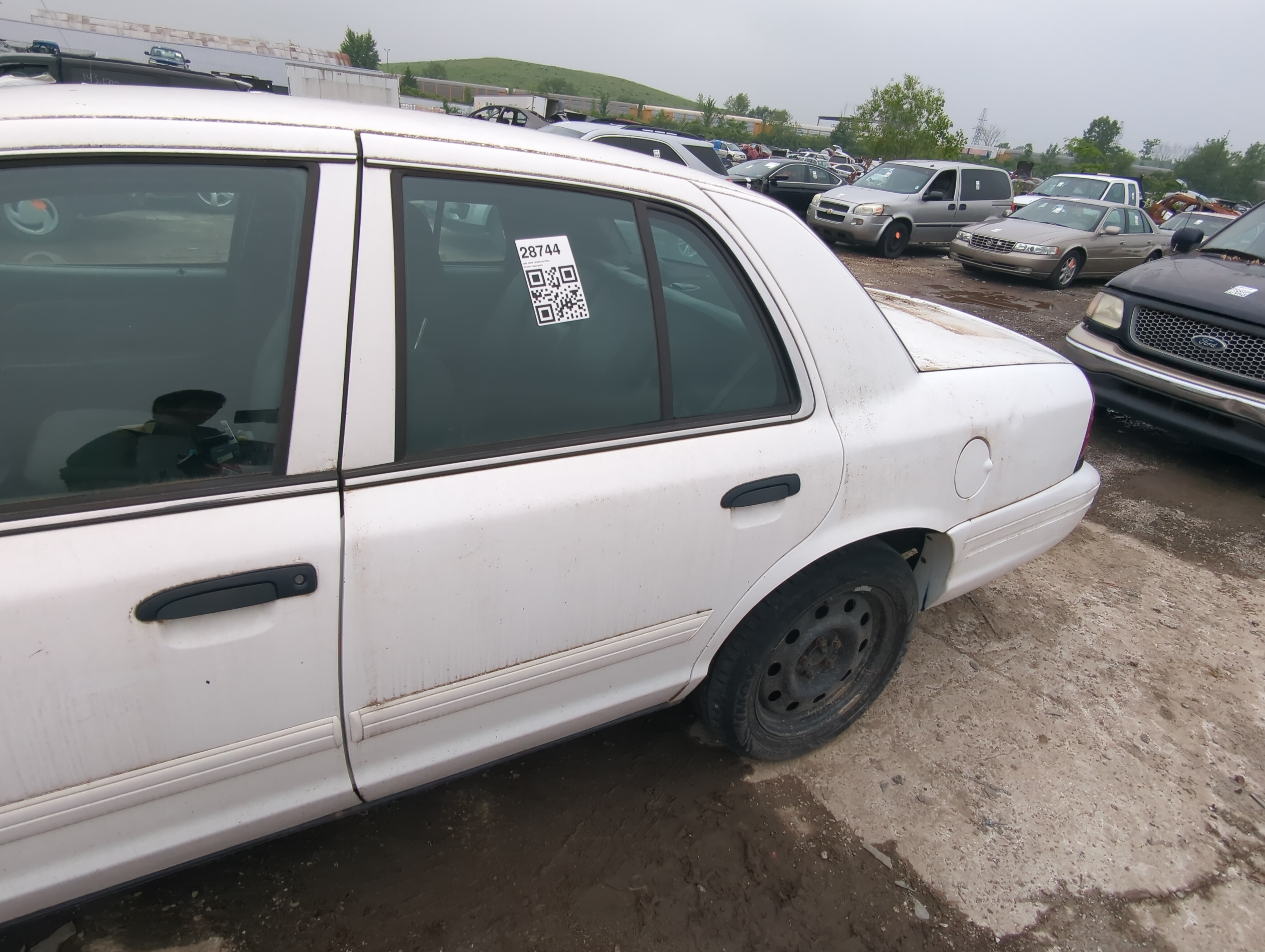 Picture of 2003-2011 Ford Crown Victoria Driver Rear Door Oem 1047671