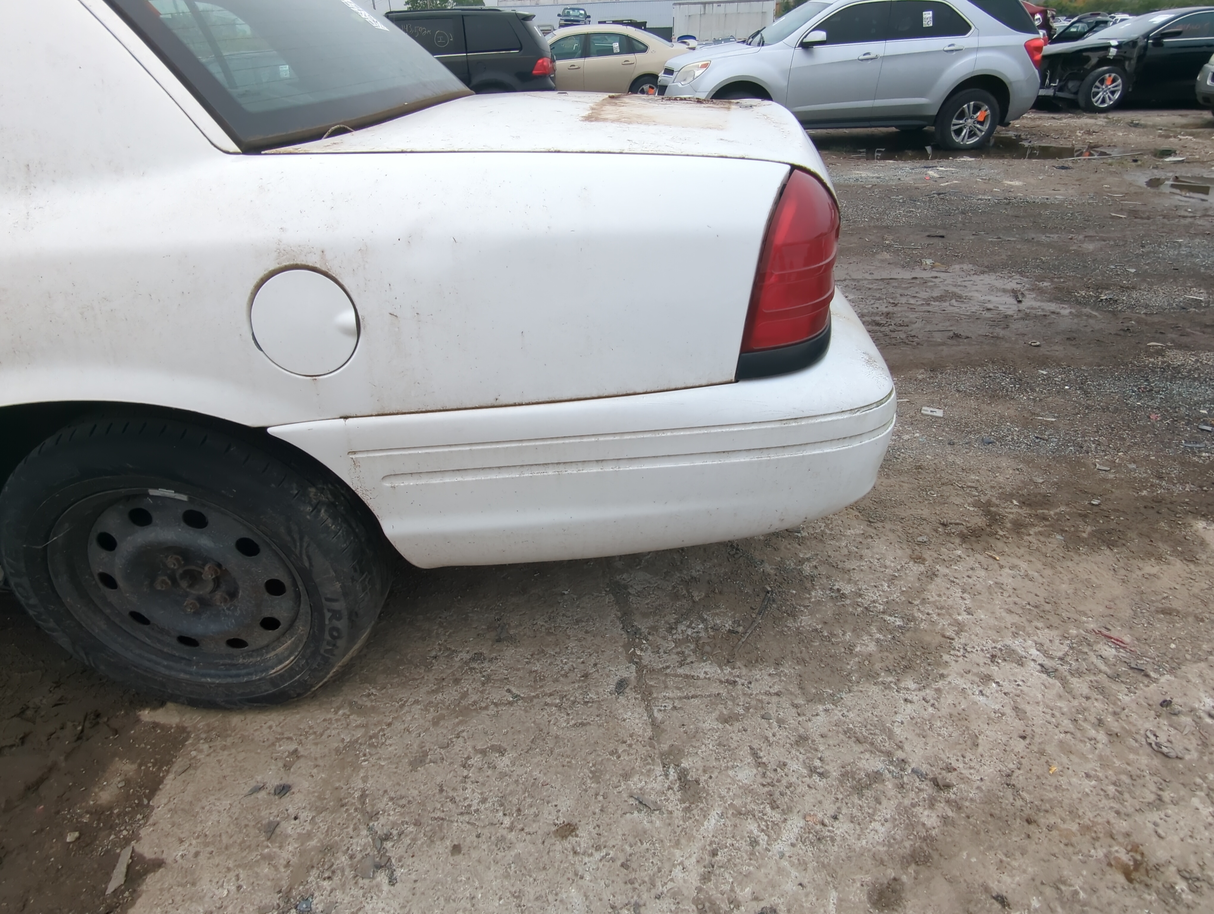 Picture of 2000-2011 Ford Crown Victoria Rear Bumper Assembly Oem 1047674