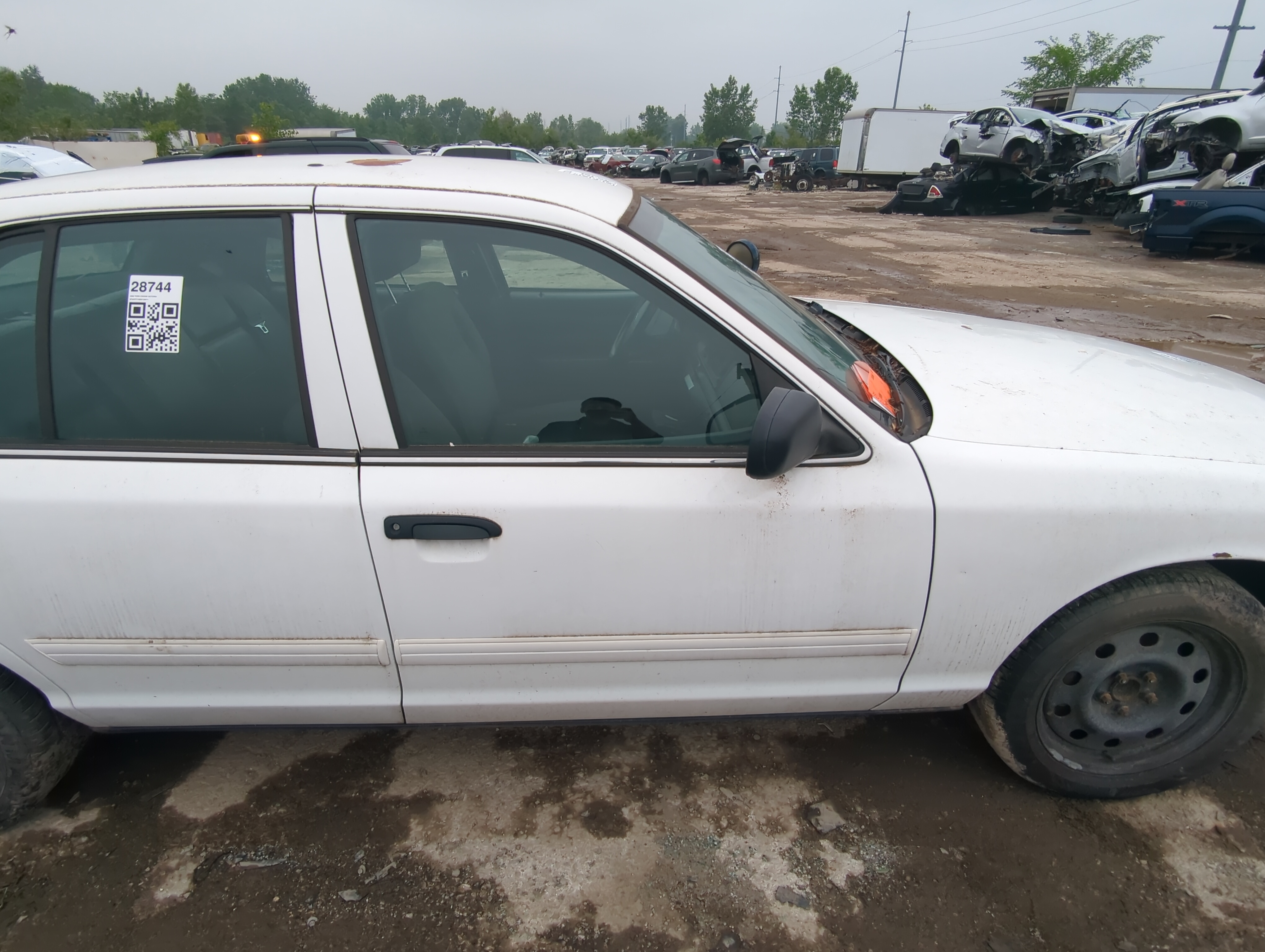 Picture of 2003-2011 Ford Crown Victoria Passenger Front Door Oem 1047679