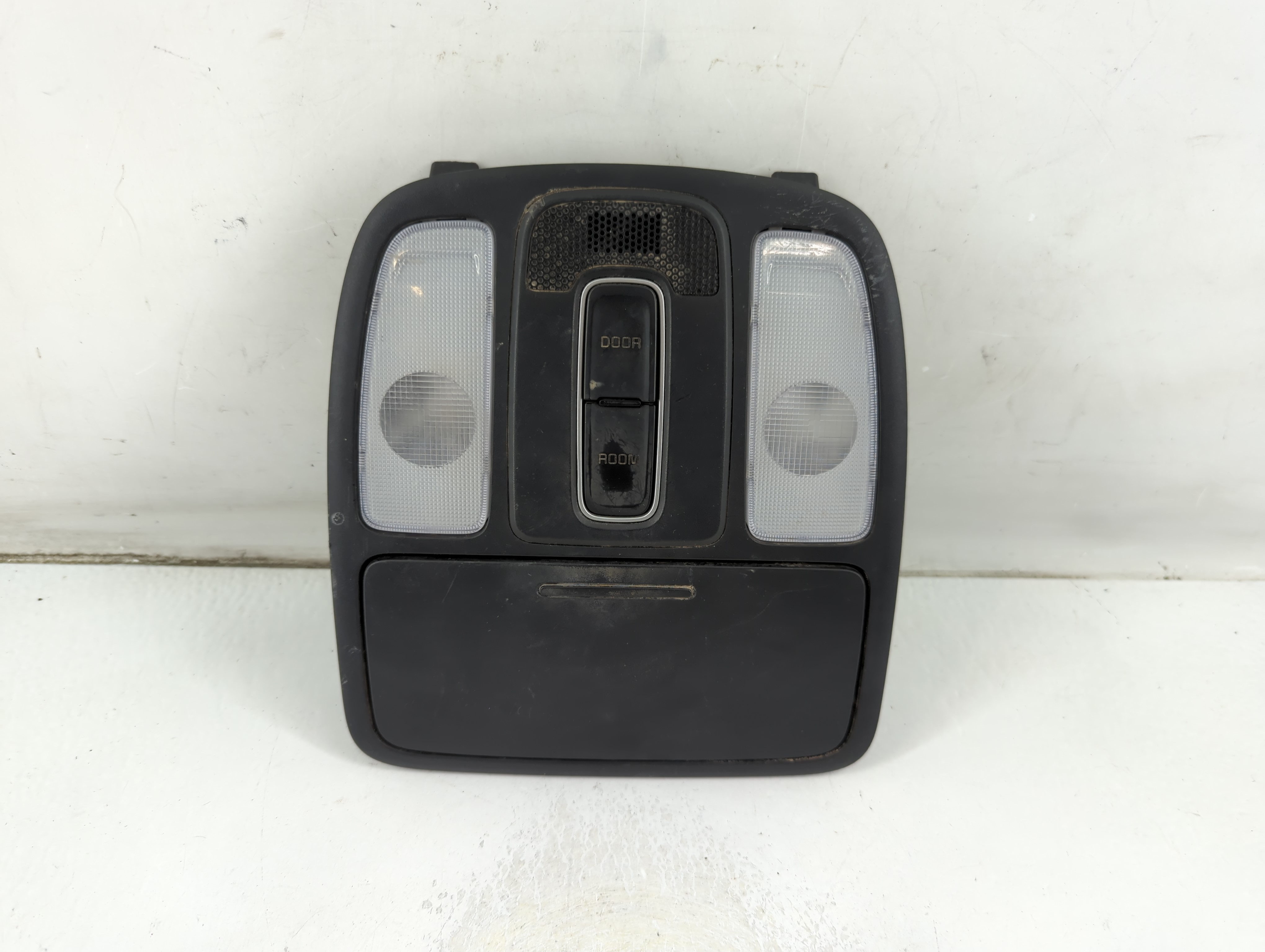 2019 Kia Soul Overhead Roof Console 1047684 - Oemusedautoparts1.com
