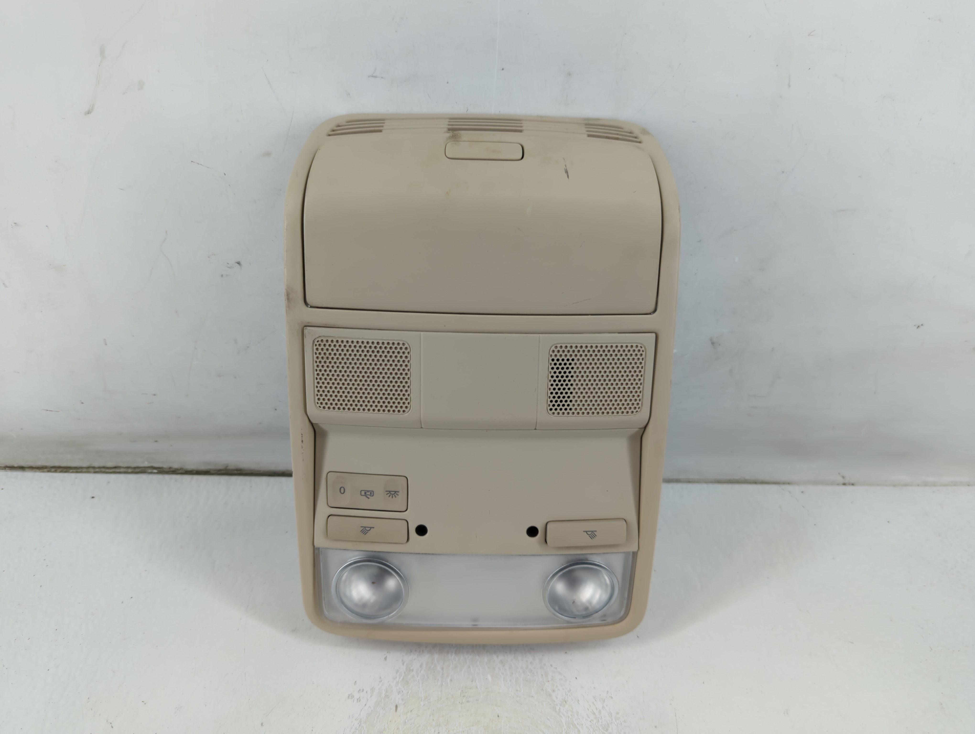 2010 Volkswagen Cc Overhead Roof Console 1047687 - Oemusedautoparts1.com