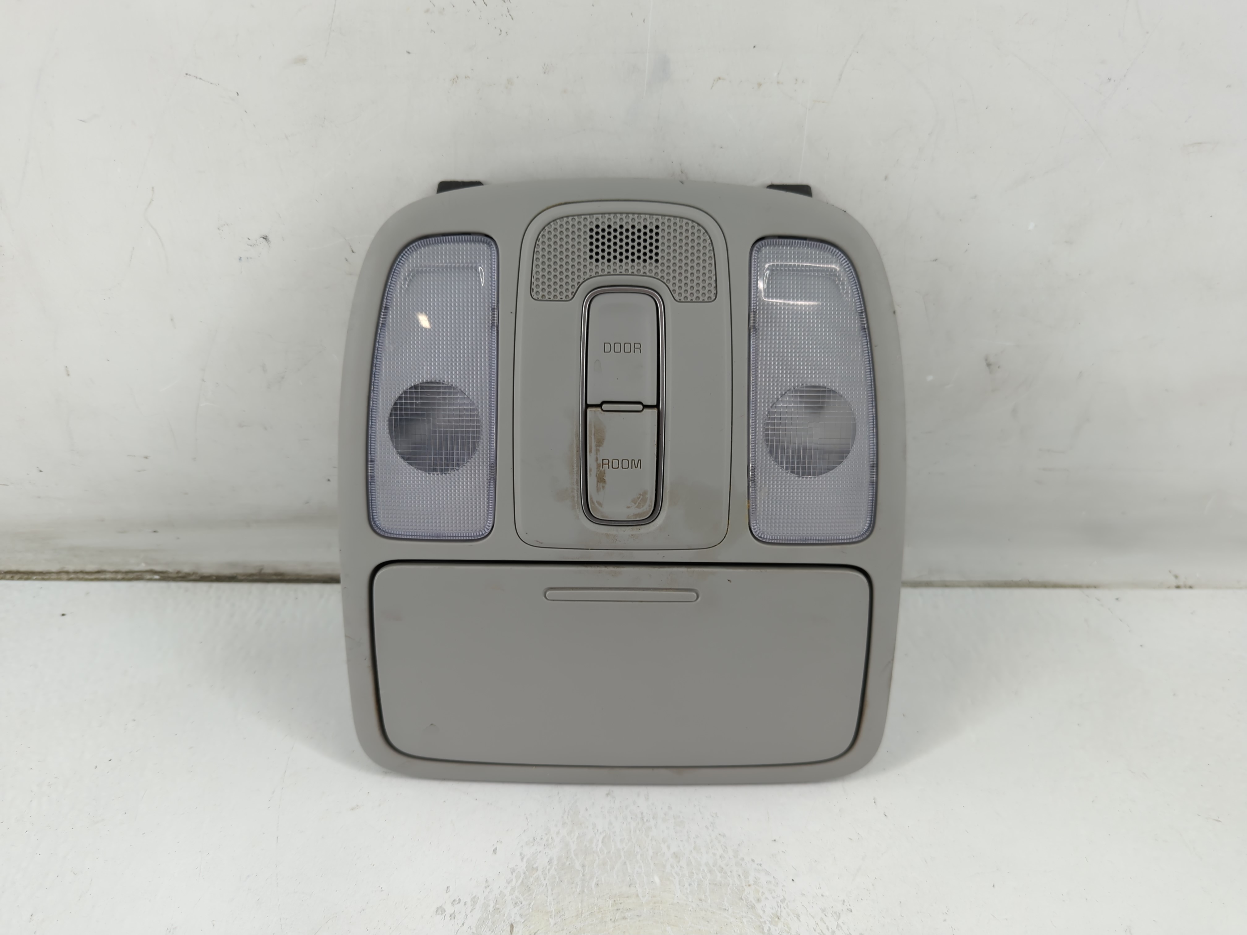 2019 Kia Soul Overhead Roof Console 1047689 - Oemusedautoparts1.com