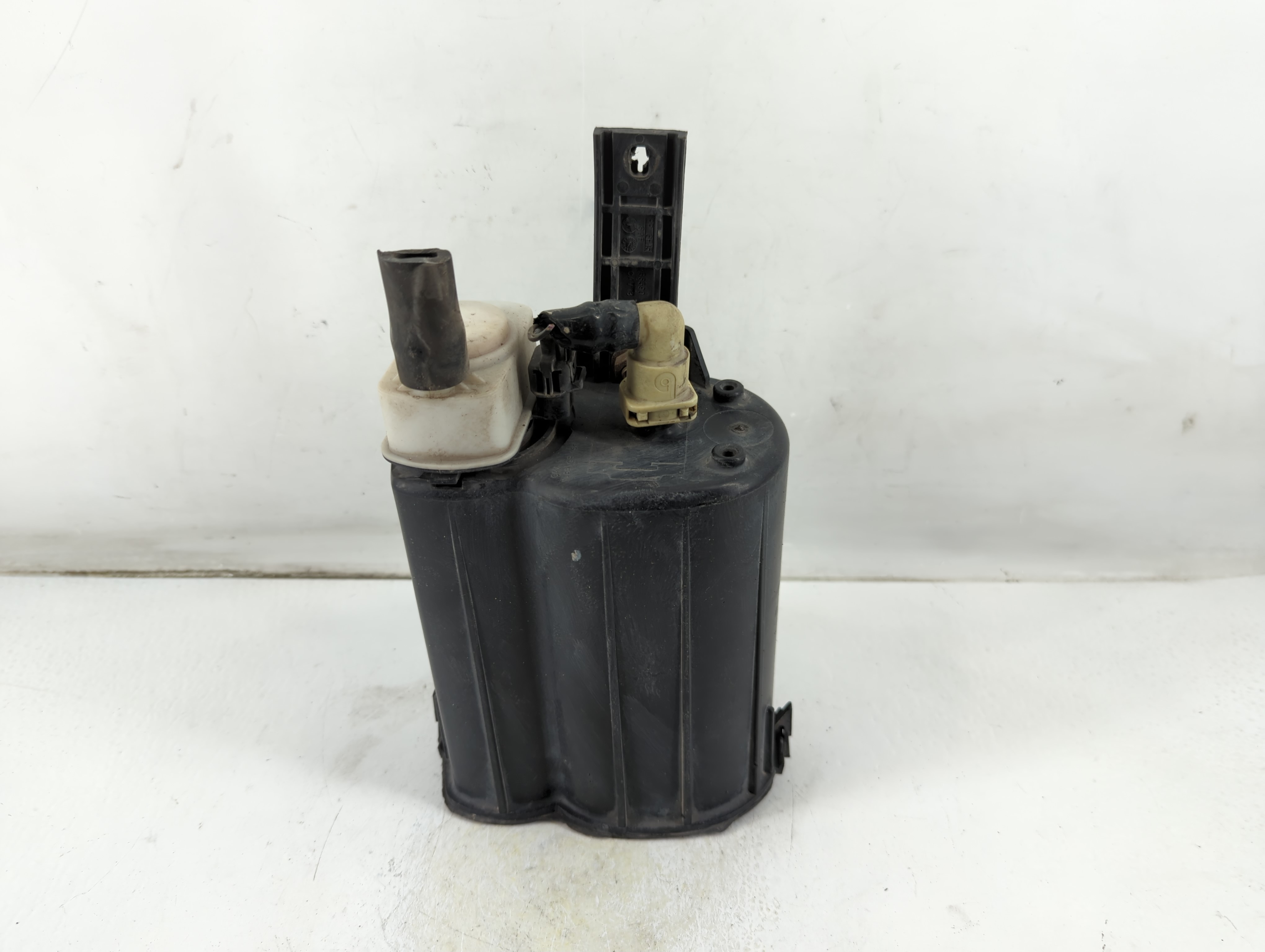 2011 Jeep Compass Fuel Vapor Charcoal Canister 1047697 - Oemusedautoparts1.com
