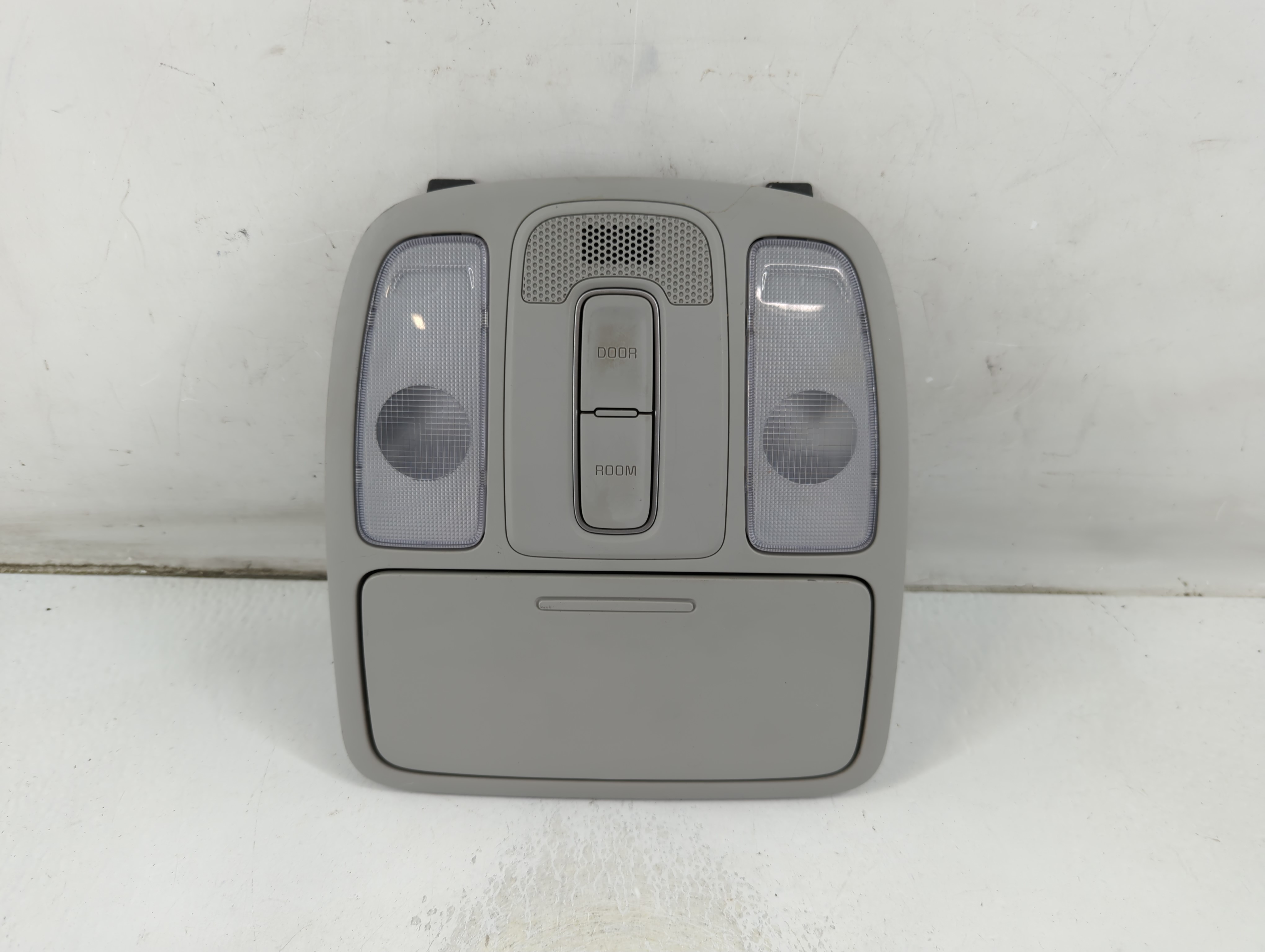 2016 Kia Soul Overhead Roof Console 1047700 - Oemusedautoparts1.com