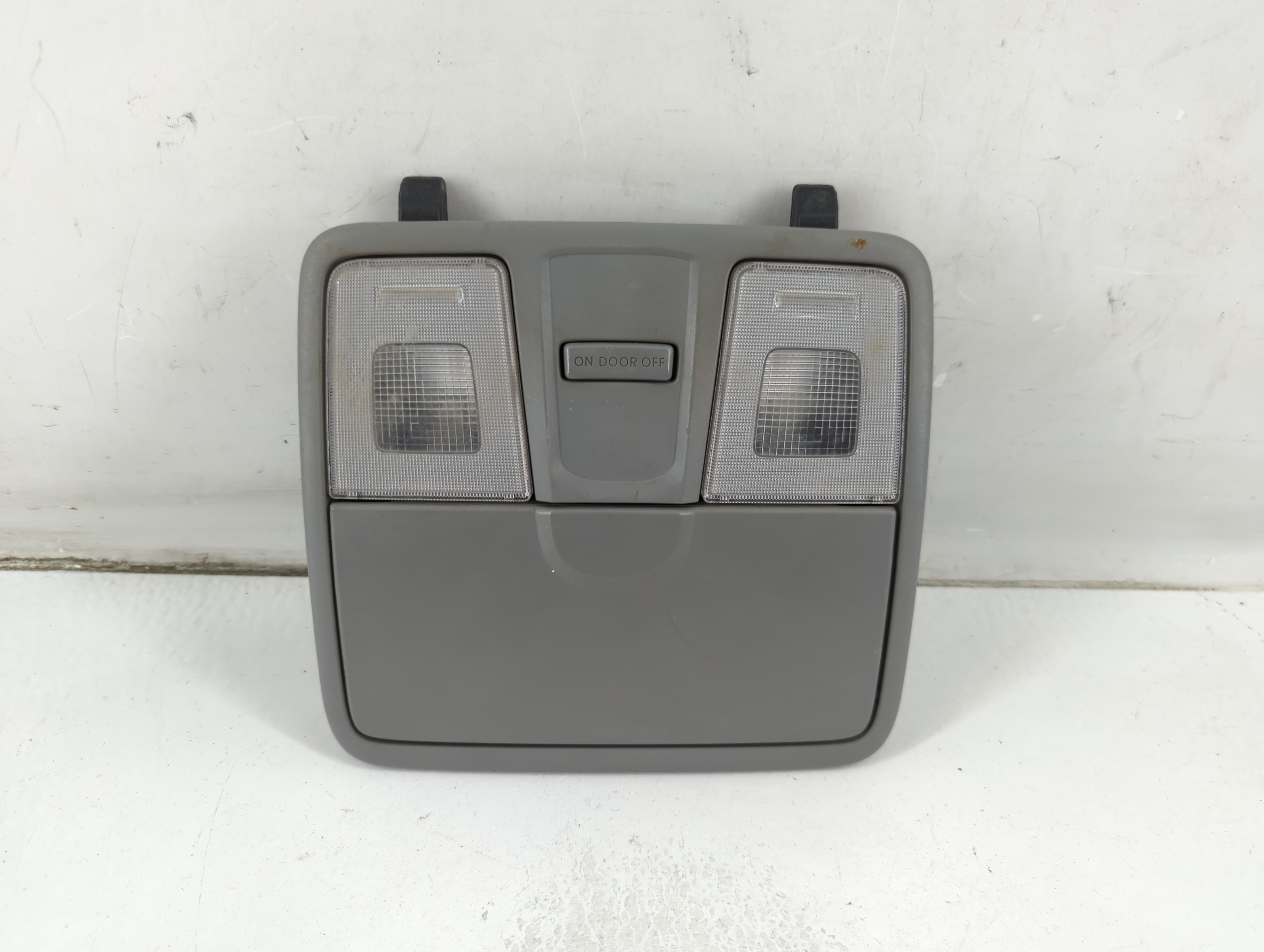 2015 Hyundai Accent Overhead Roof Console 1047702 - Oemusedautoparts1.com