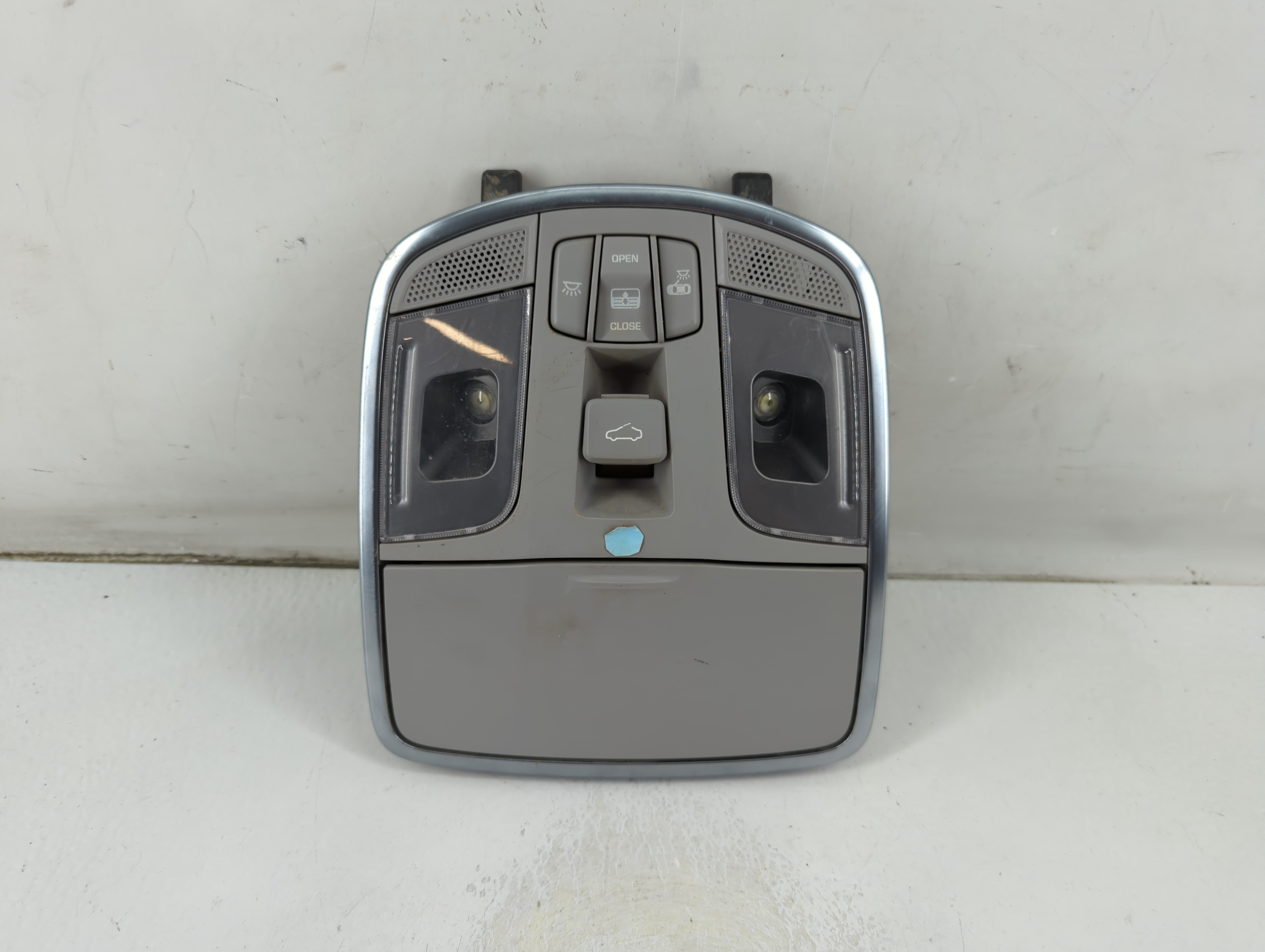 2016 Hyundai Sonata Overhead Roof Console 1047704 - Oemusedautoparts1.com