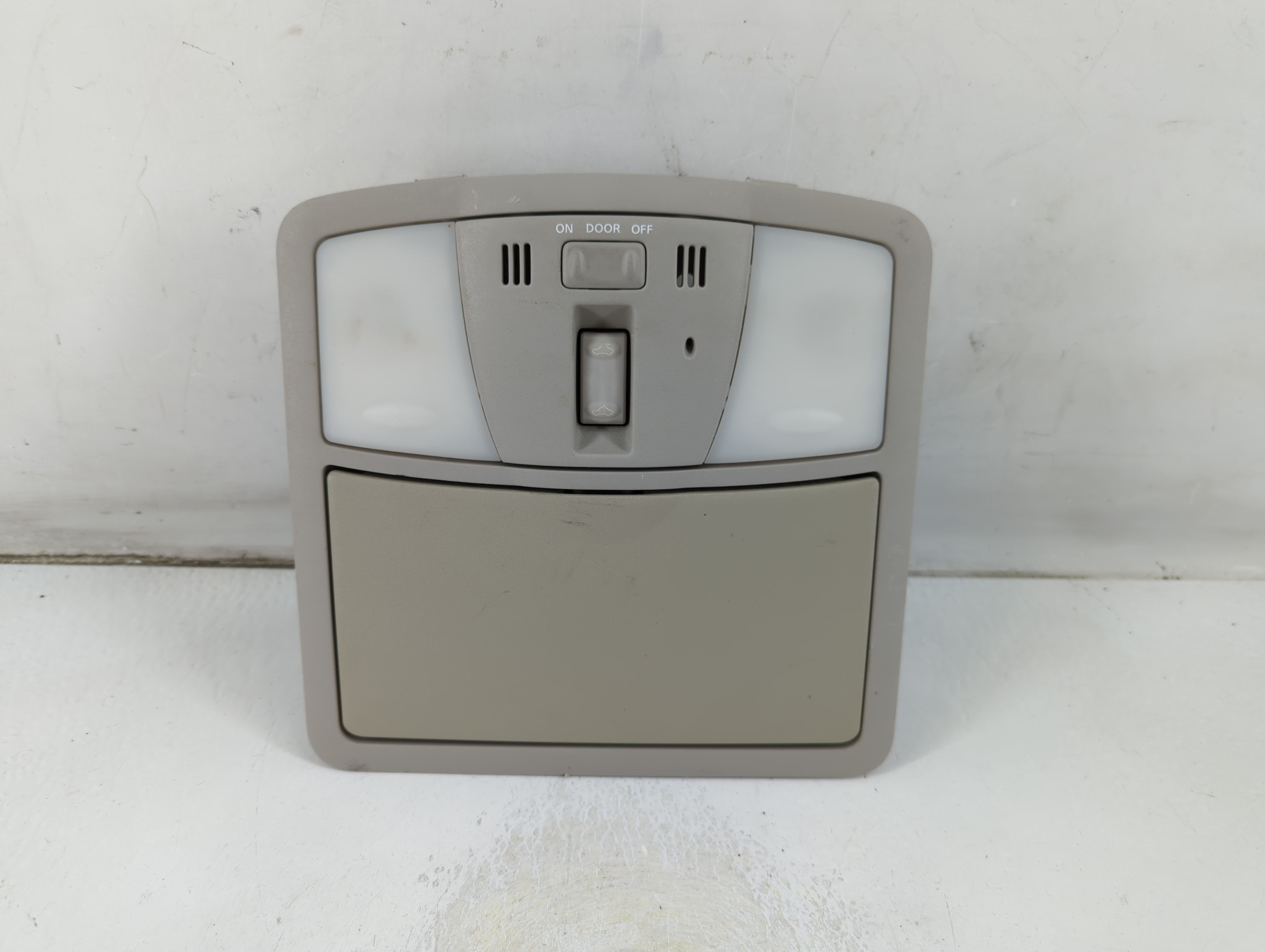 2011 Infiniti Qx56 Overhead Roof Console 1047725 - Oemusedautoparts1.com