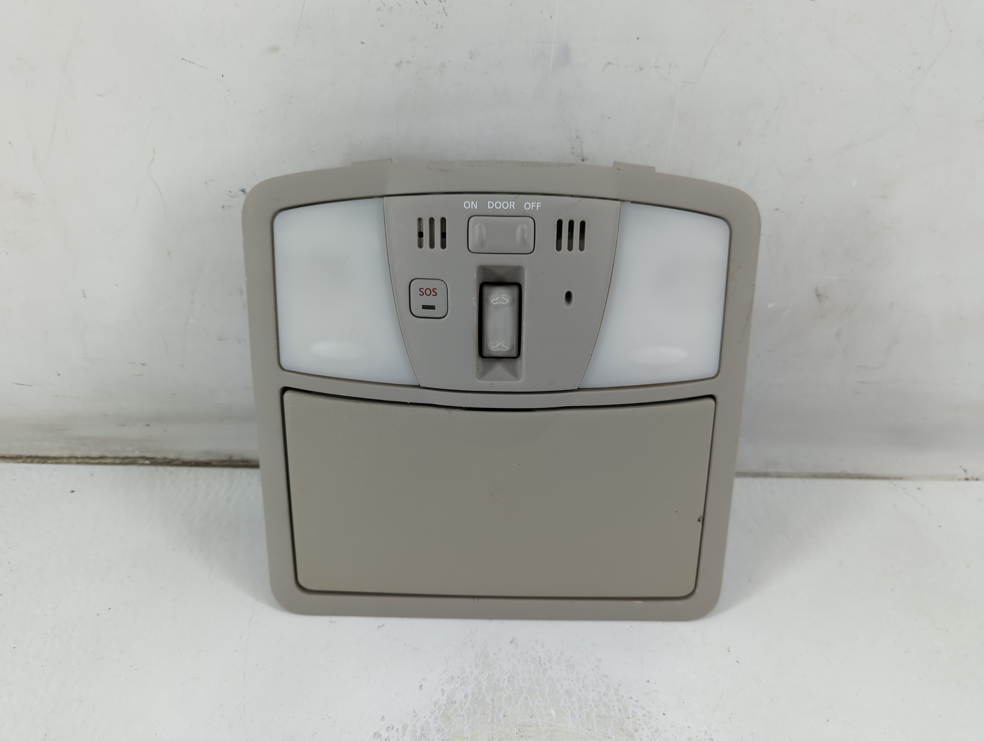 2016 Infiniti Qx80 Overhead Roof Console 1047735 - Oemusedautoparts1.com