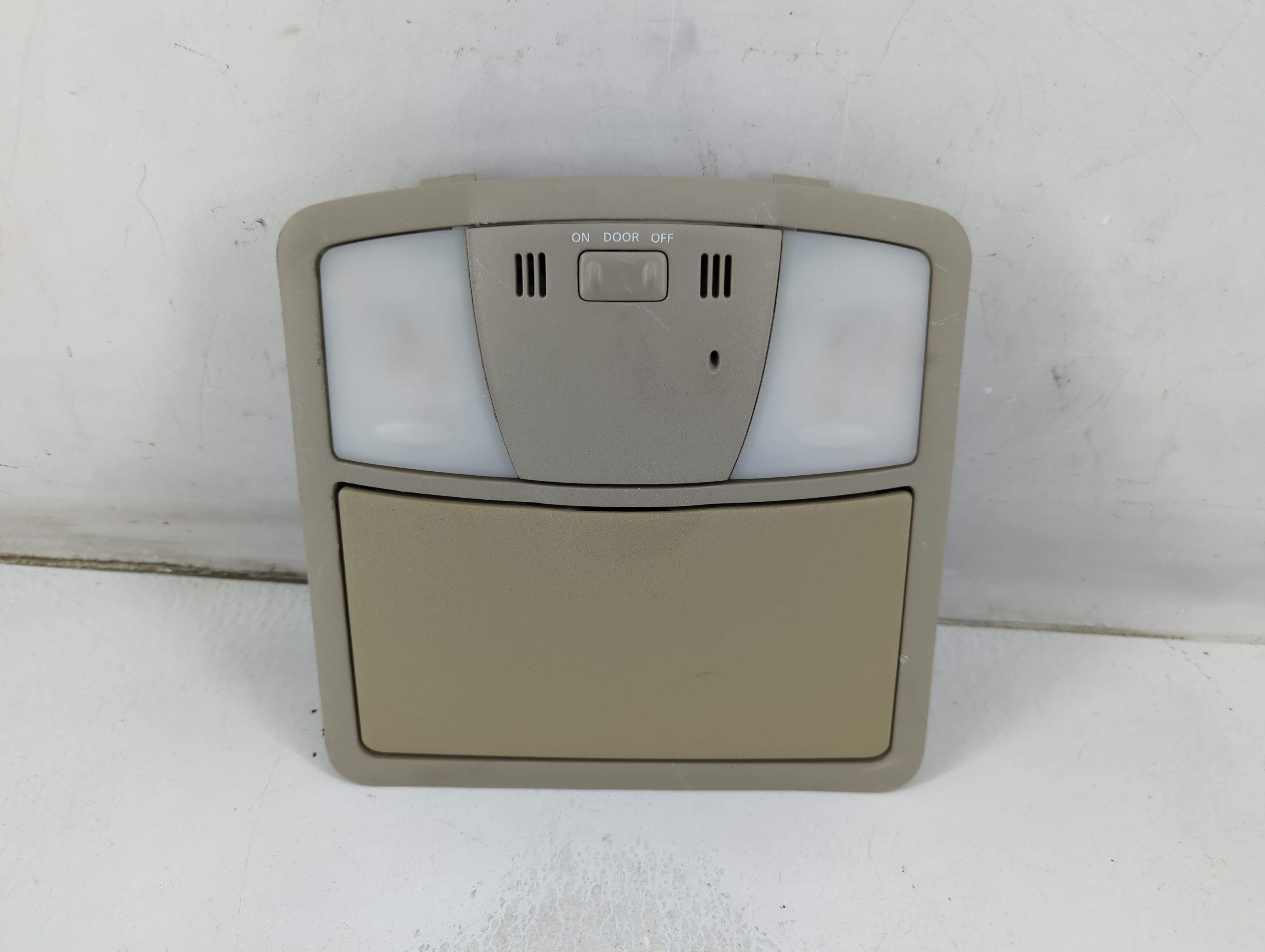 2013 Nissan Rogue Overhead Roof Console 1047748 - Oemusedautoparts1.com