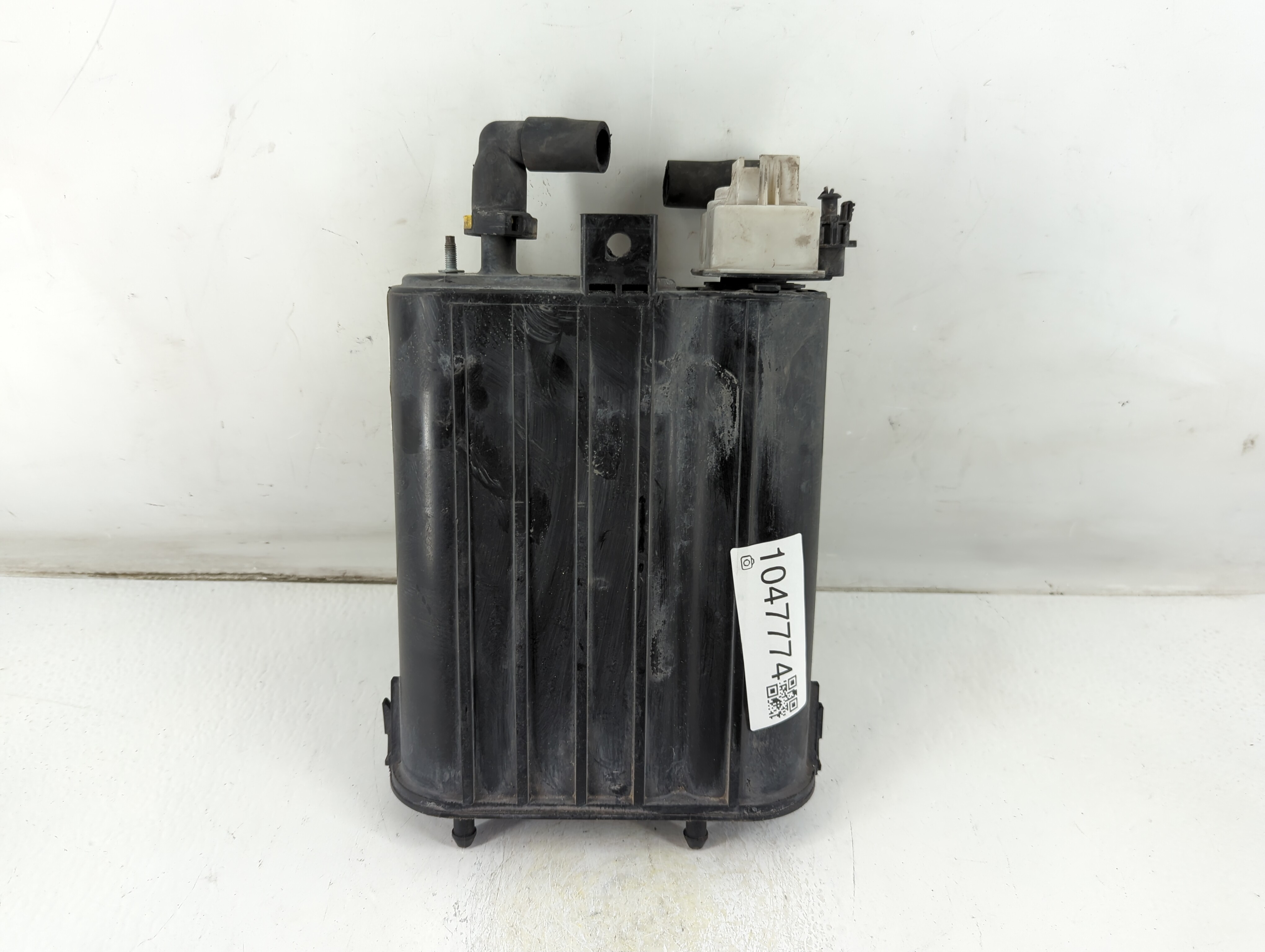 2007 Dodge Ram 1500 Fuel Vapor Charcoal Canister 1047774 - Oemusedautoparts1.com