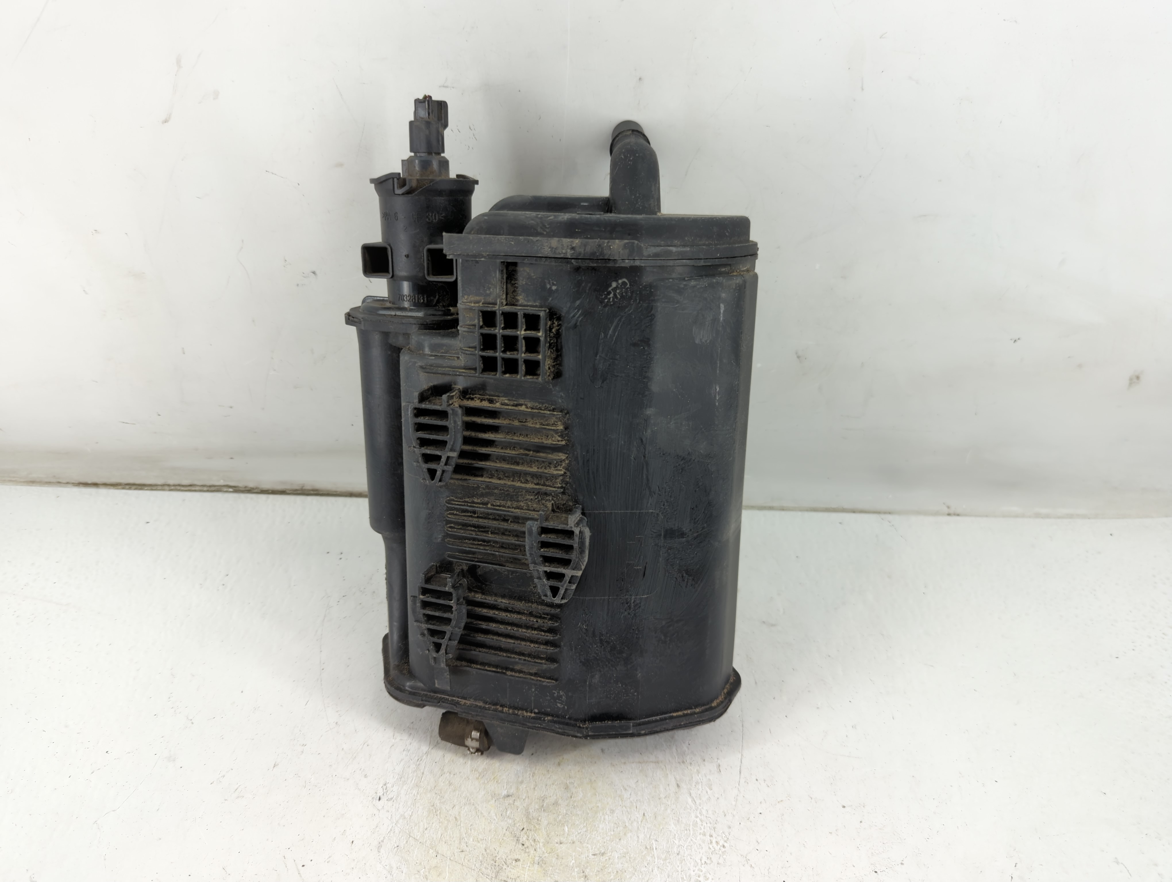 2012 Mercedes-benz C300 Fuel Vapor Charcoal Canister 1047776 - Oemusedautoparts1.com