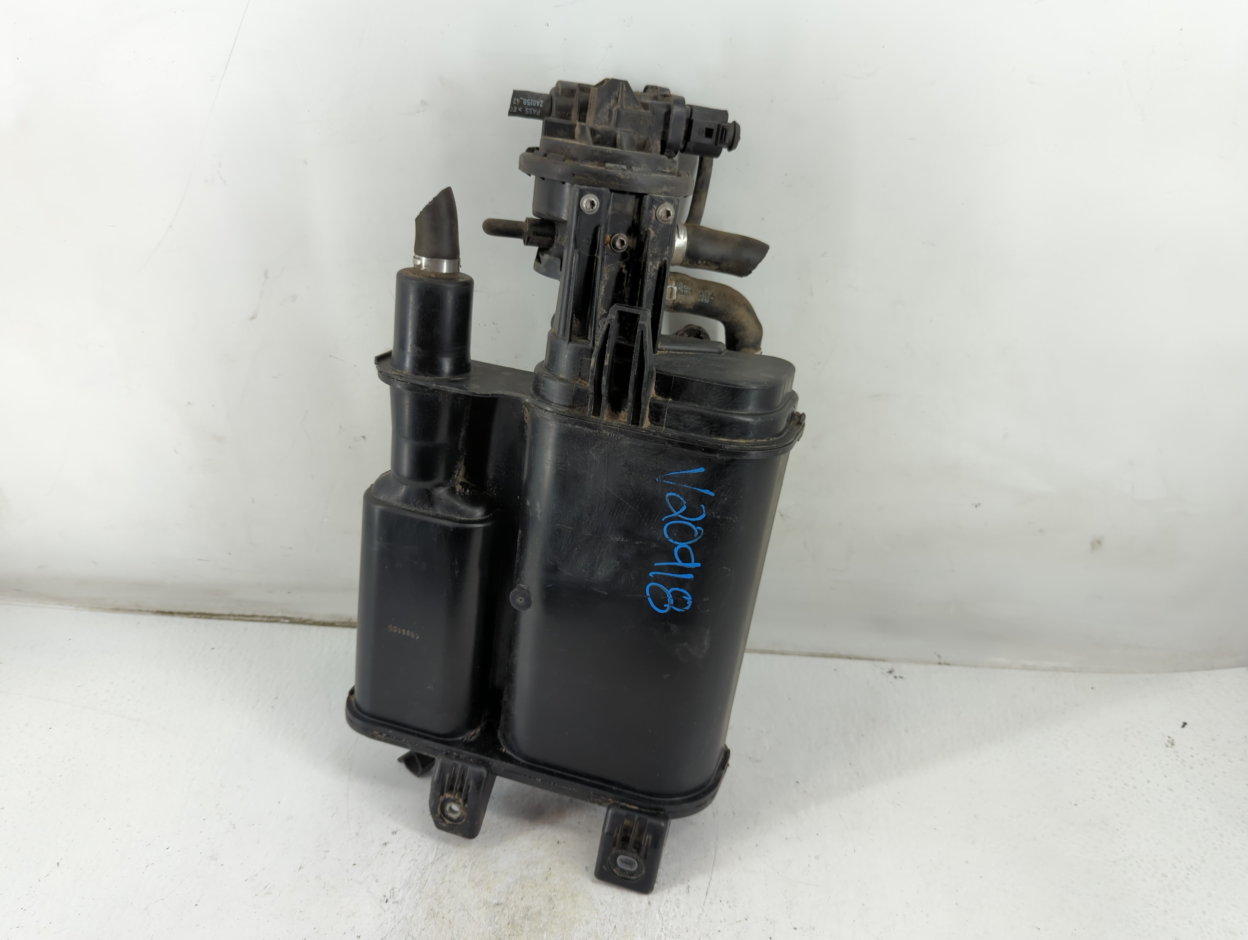 2010 Volkswagen Cc Fuel Vapor Charcoal Canister 1047778 - Oemusedautoparts1.com