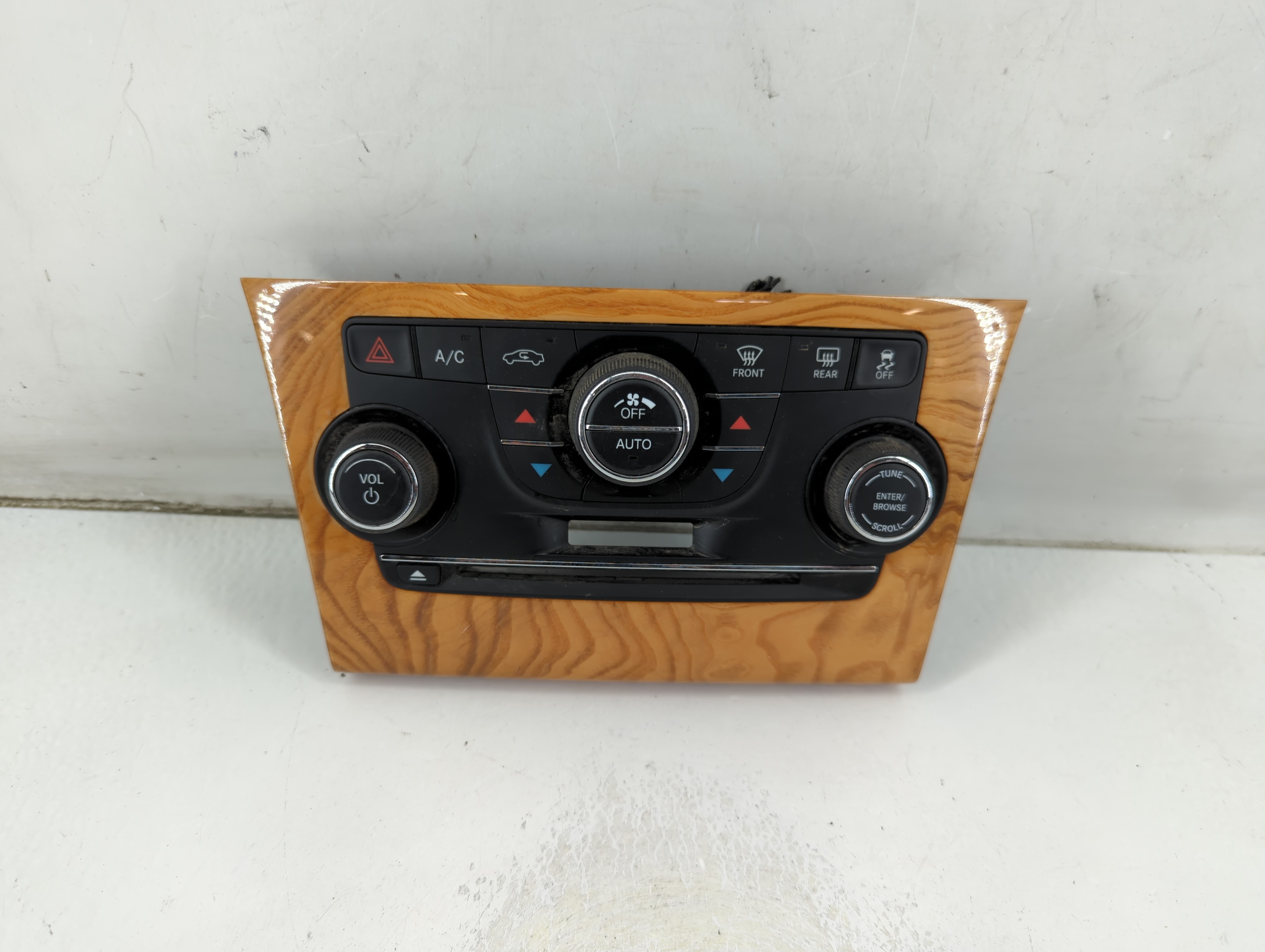 2013-2014 Chrysler 300 Ac Heater Climate Control 1vd68aaaaa 1047783 - Oemusedautoparts1.com