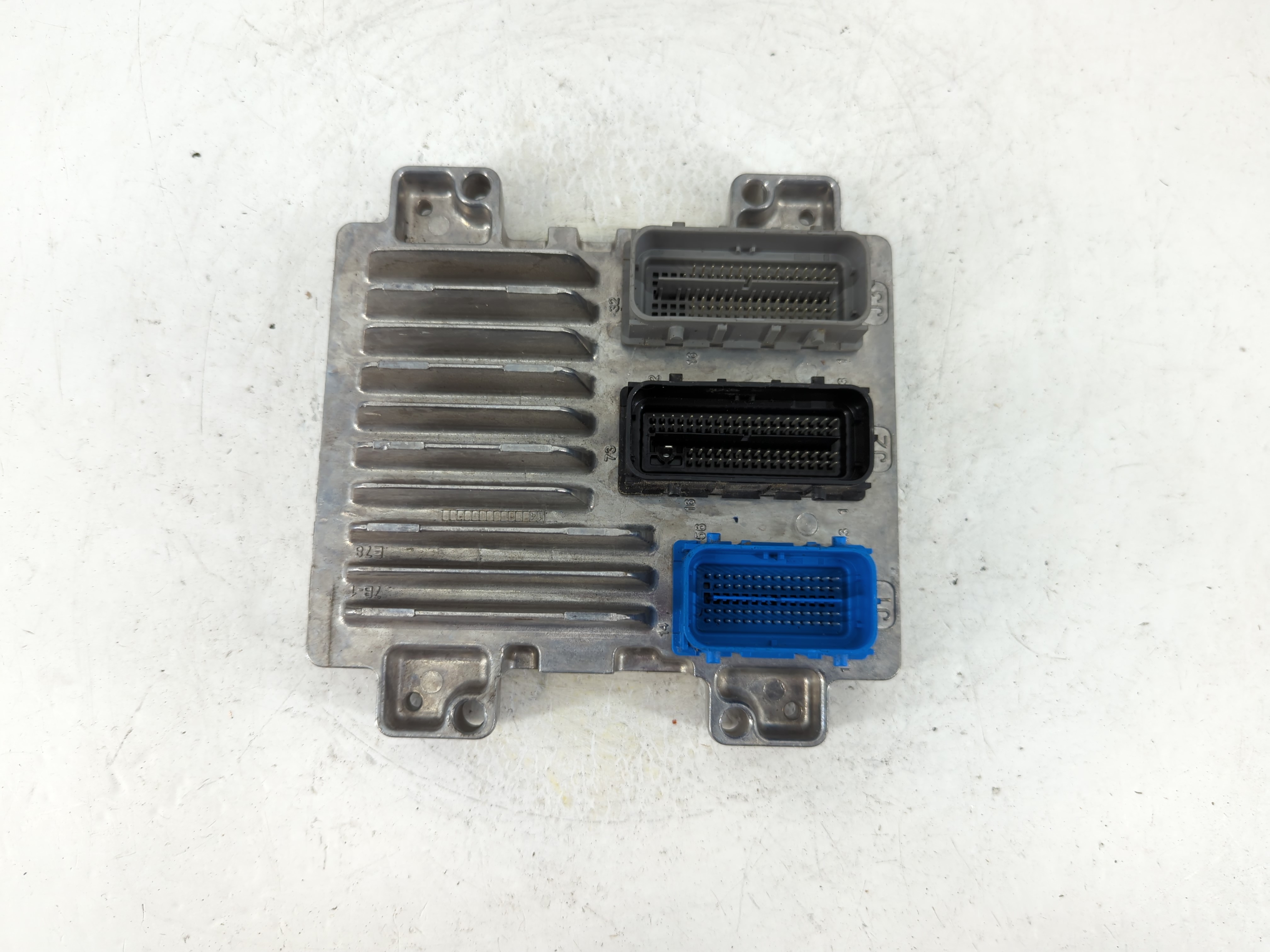 2011-2015 Chevrolet Volt Engine Control Computer Ecu Pcm Ecm Pcu Oem 1047992 - Oemusedautoparts1.com