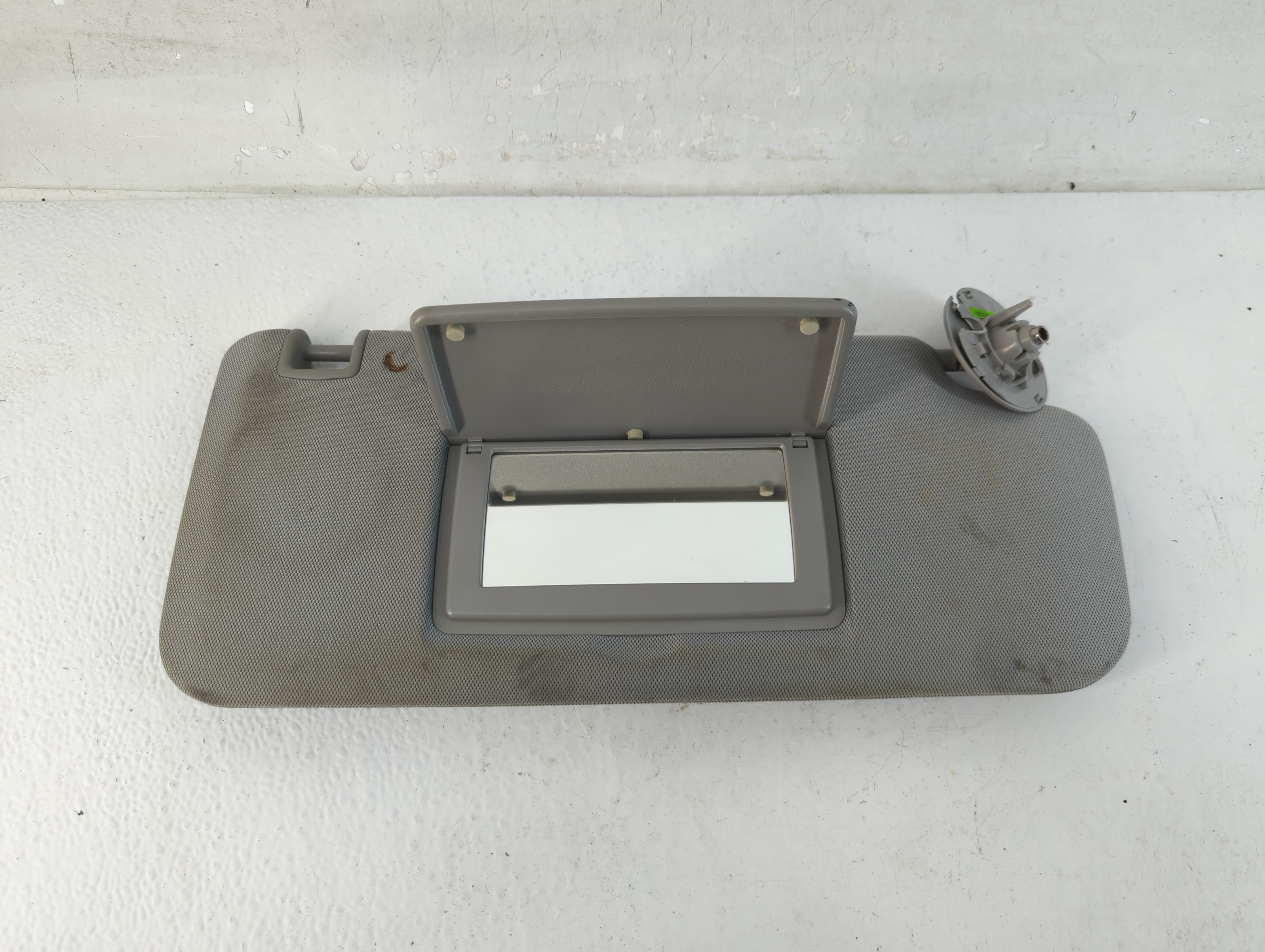 2017-2021 Chevrolet Trax Passenger Sun Visor Mirror Right Sunvisor Gray 1048013 - Oemusedautoparts1.com