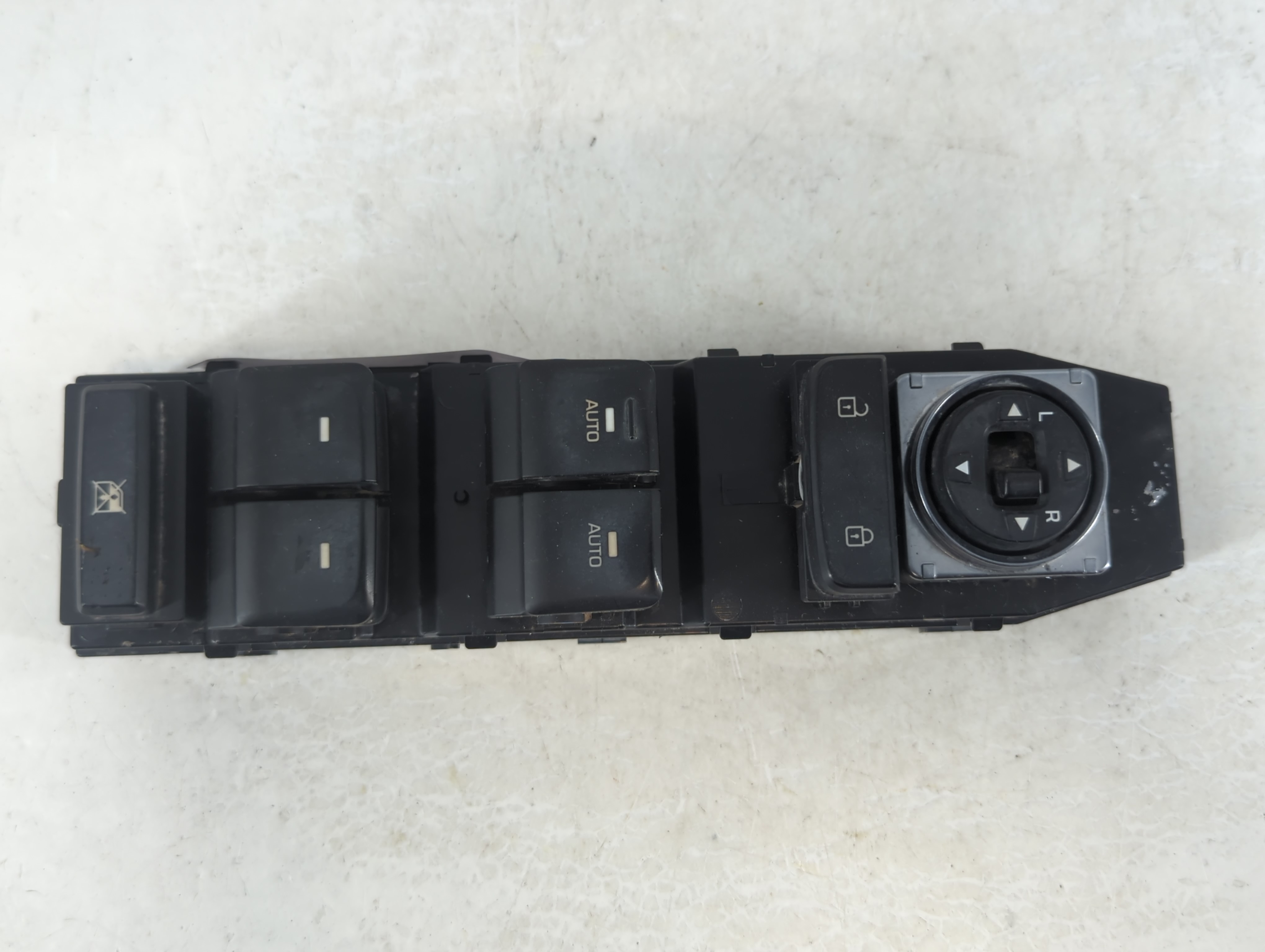 2016-2017 Hyundai Sonata Driver Left Door Master Power Window Switch 1048029 - Oemusedautoparts1.com