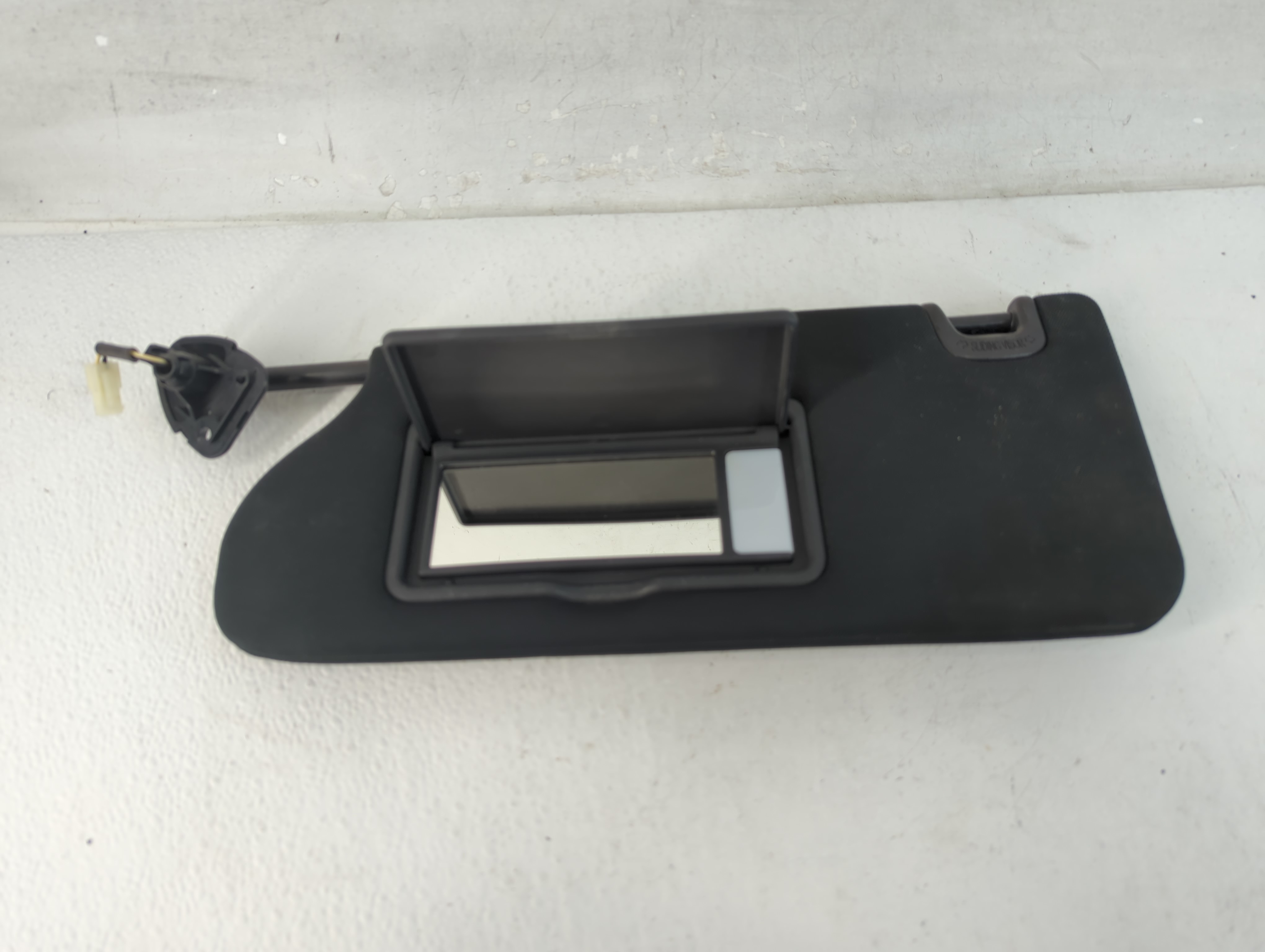 2019-2020 Infiniti Qx50 Driver Sun Visor Mirror Left Sunvisor Black 1048052 - Oemusedautoparts1.com