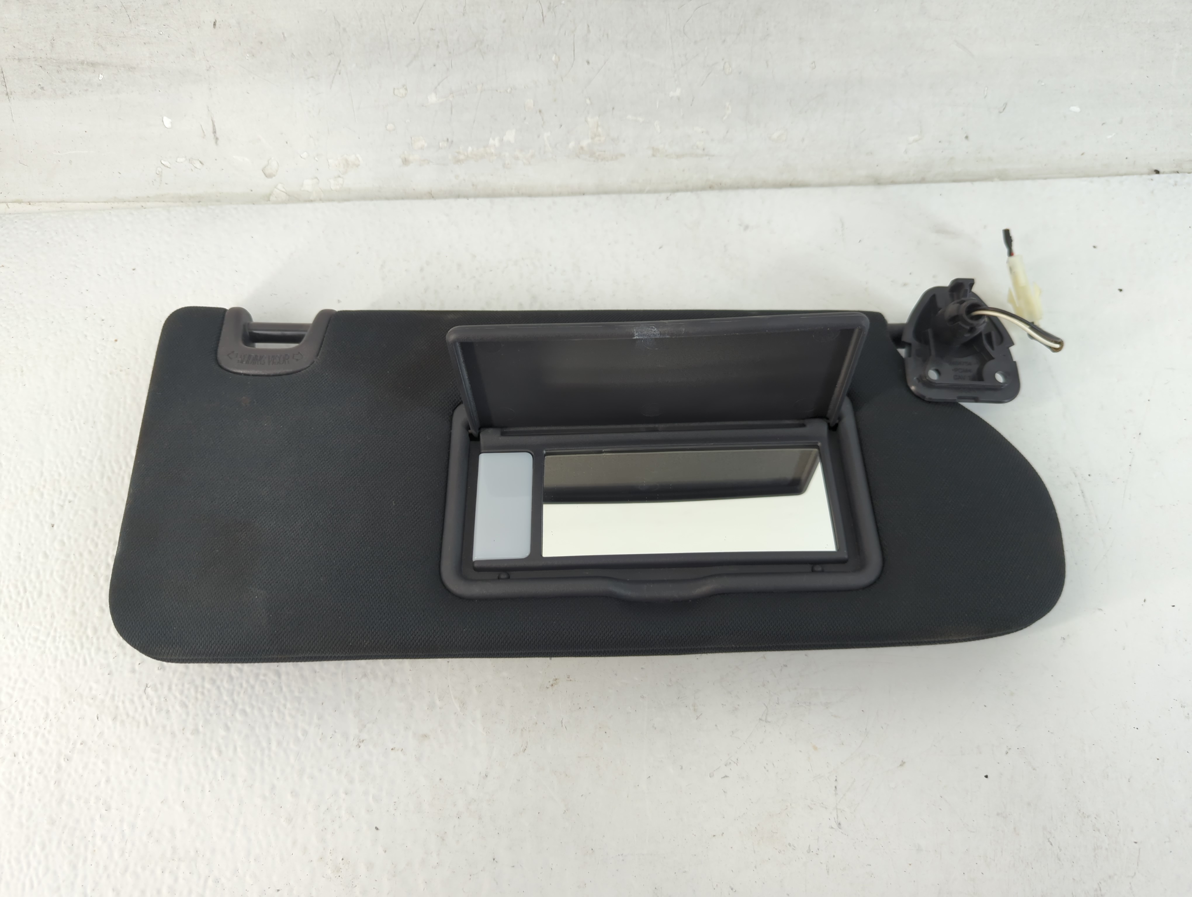 2019-2020 Infiniti Qx50 Passenger Sun Visor Mirror Right Sunvisor Black 1048053 - Oemusedautoparts1.com