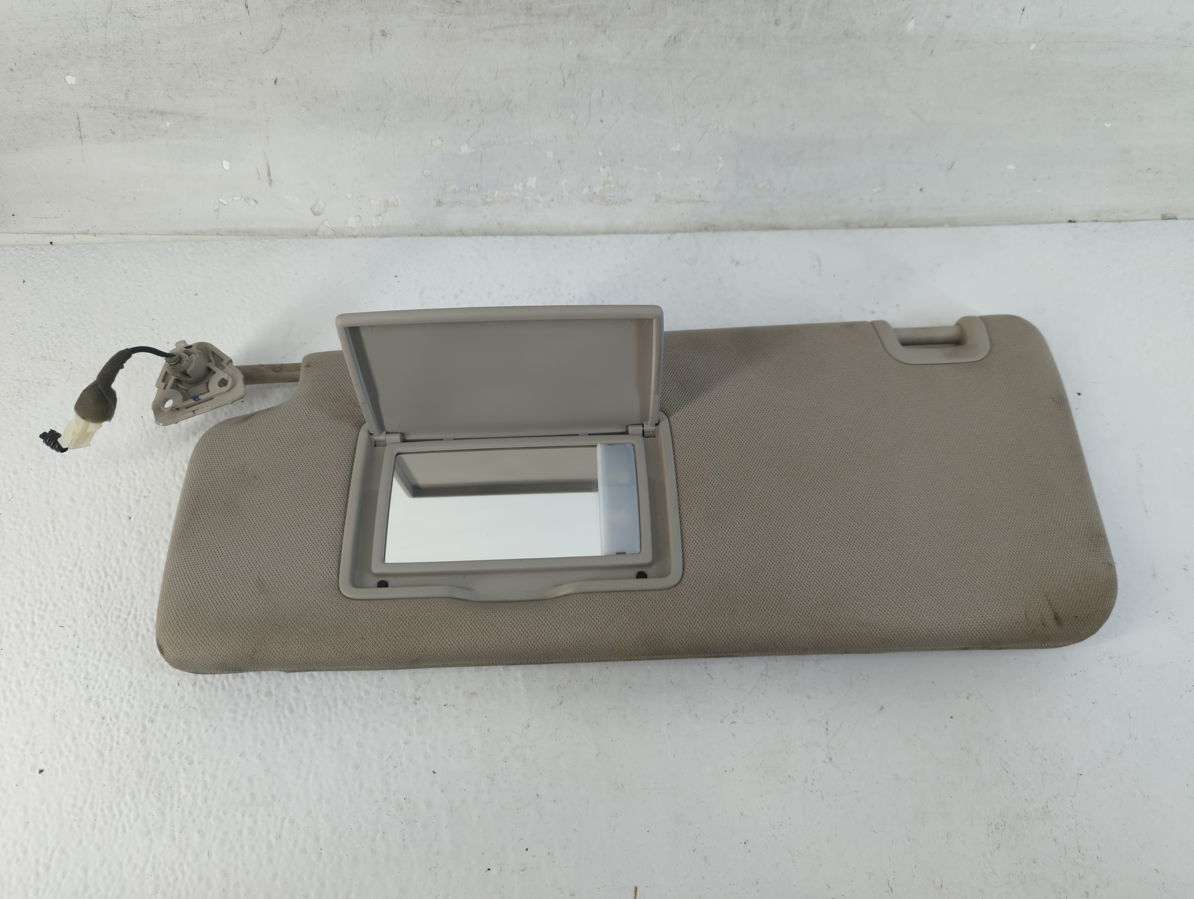 Picture of 2021 Nissan Titan Driver Sun Visor Mirror Left Sunvisor Gray 1048061