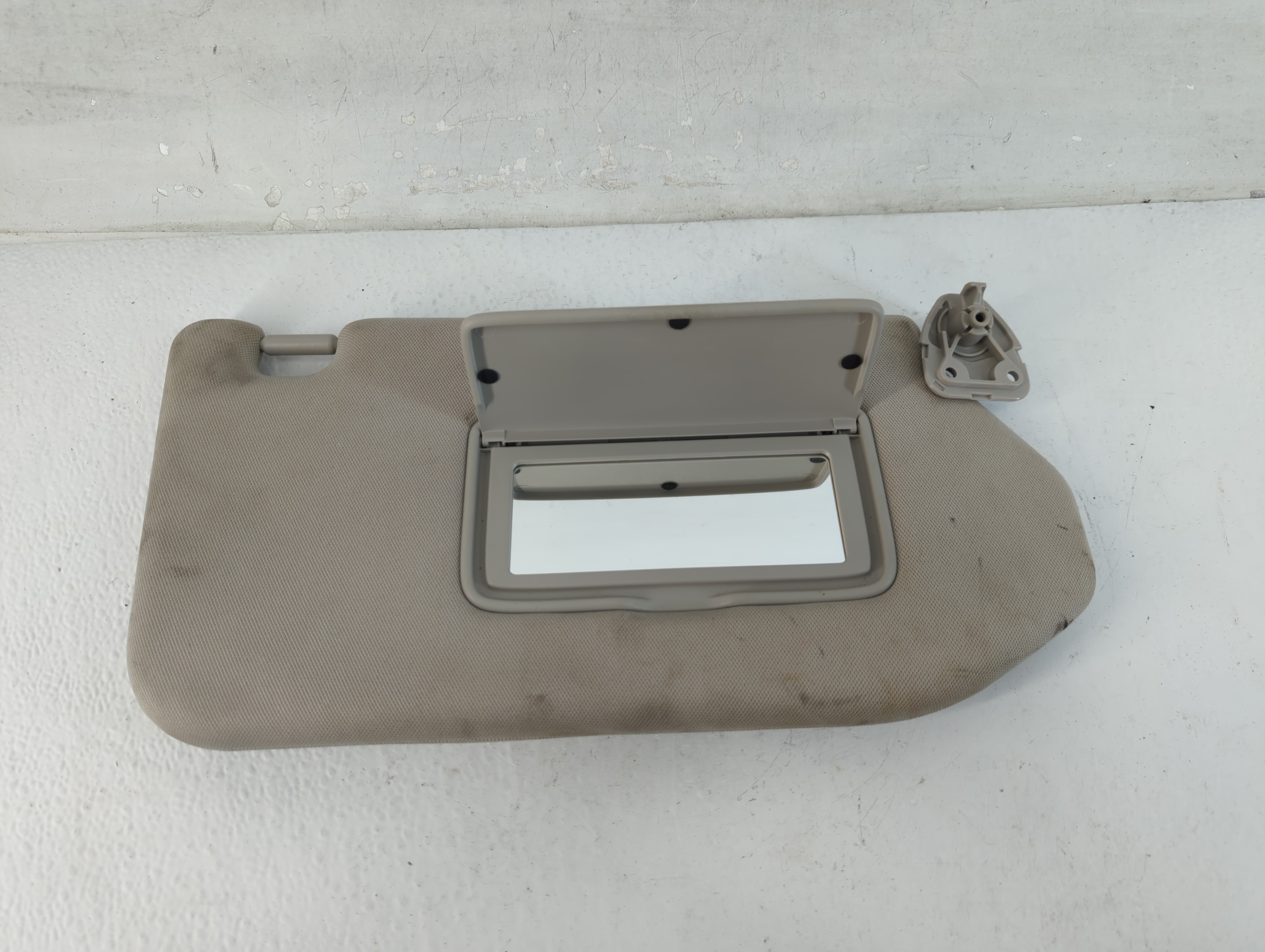 2019-2020 Nissan Pathfinder Passenger Sun Visor Mirror Right Sunvisor 1048063 - Oemusedautoparts1.com