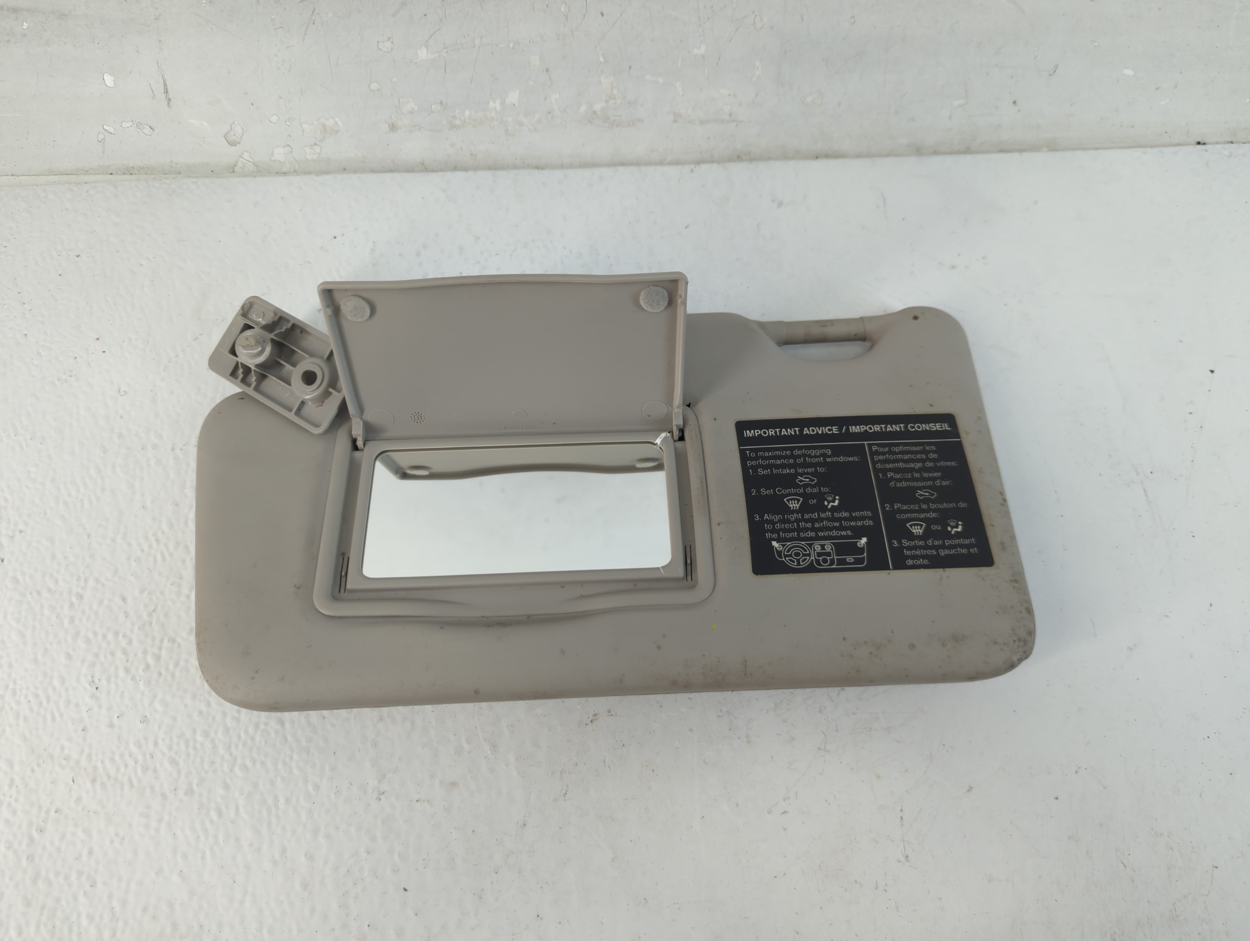 Picture of 2015-2015 Nissan Versa Driver Sun Visor Mirror Left Sunvisor Gray 1048065