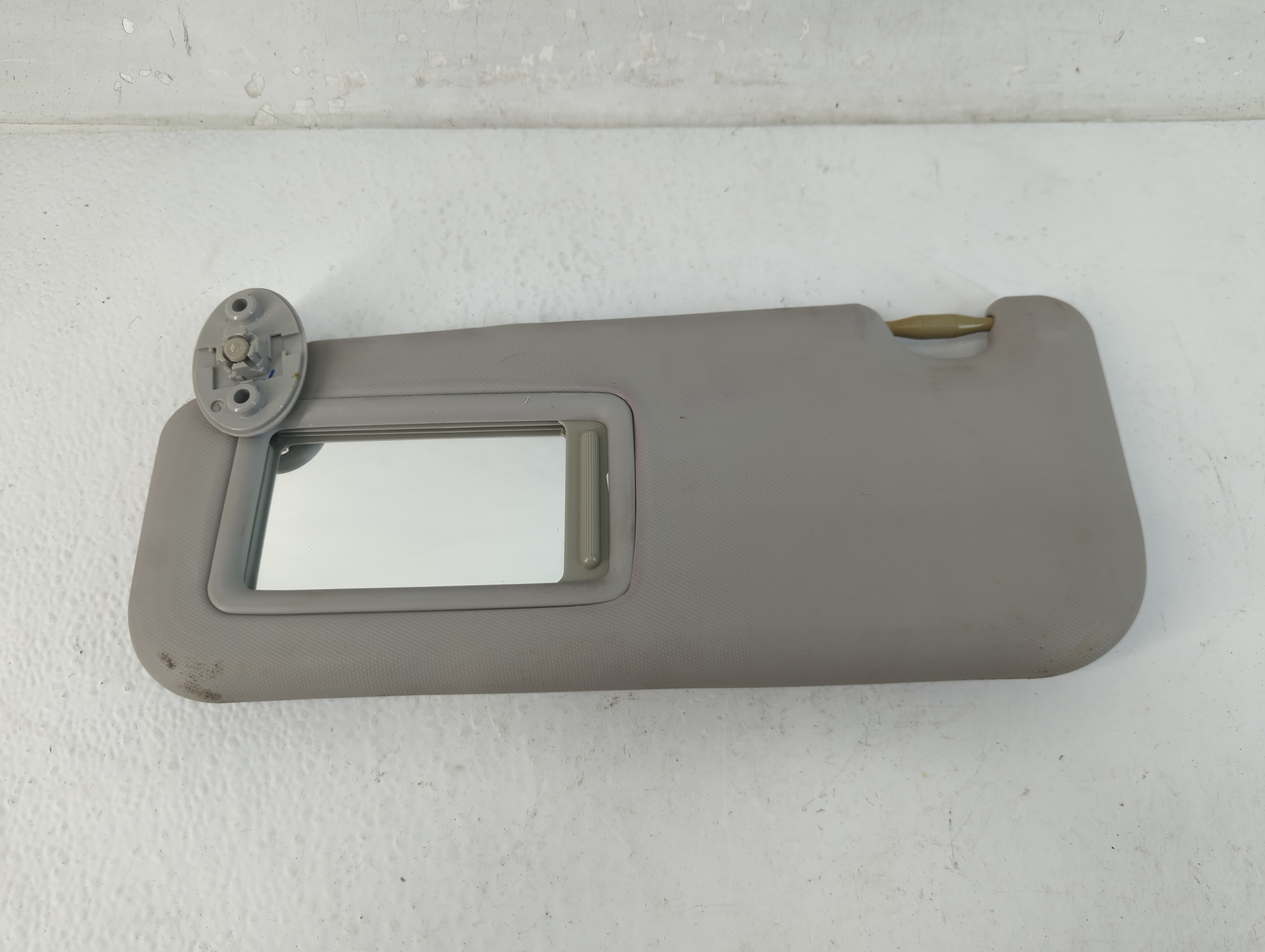 2014-2016 Toyota Corolla Passenger Sun Visor Mirror Right Sunvisor Ivory 1048071 - Oemusedautoparts1.com