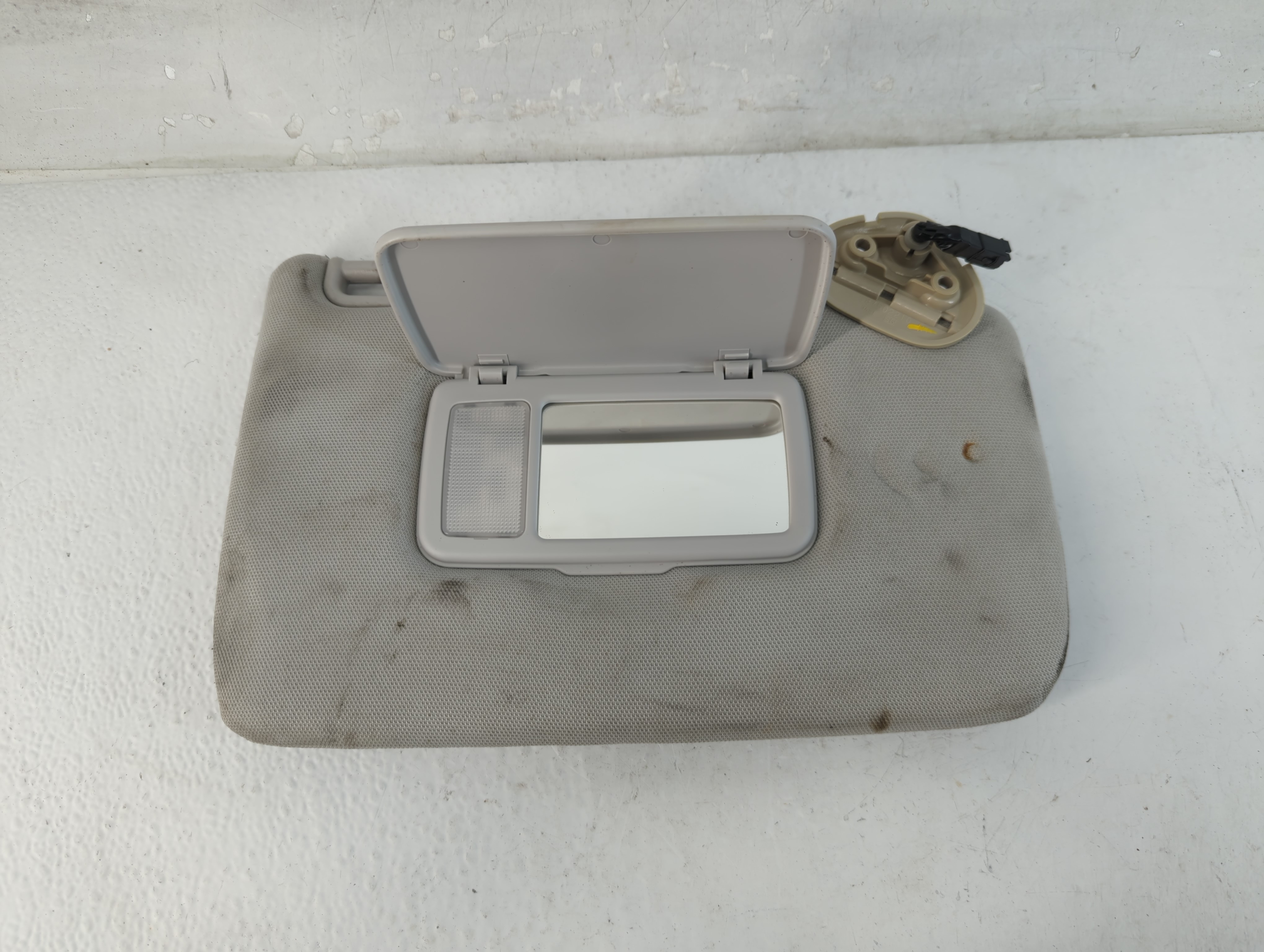 2017-2018 Subaru Forester Driver Sun Visor Mirror Left Sunvisor Ivory 1048075 - Oemusedautoparts1.com