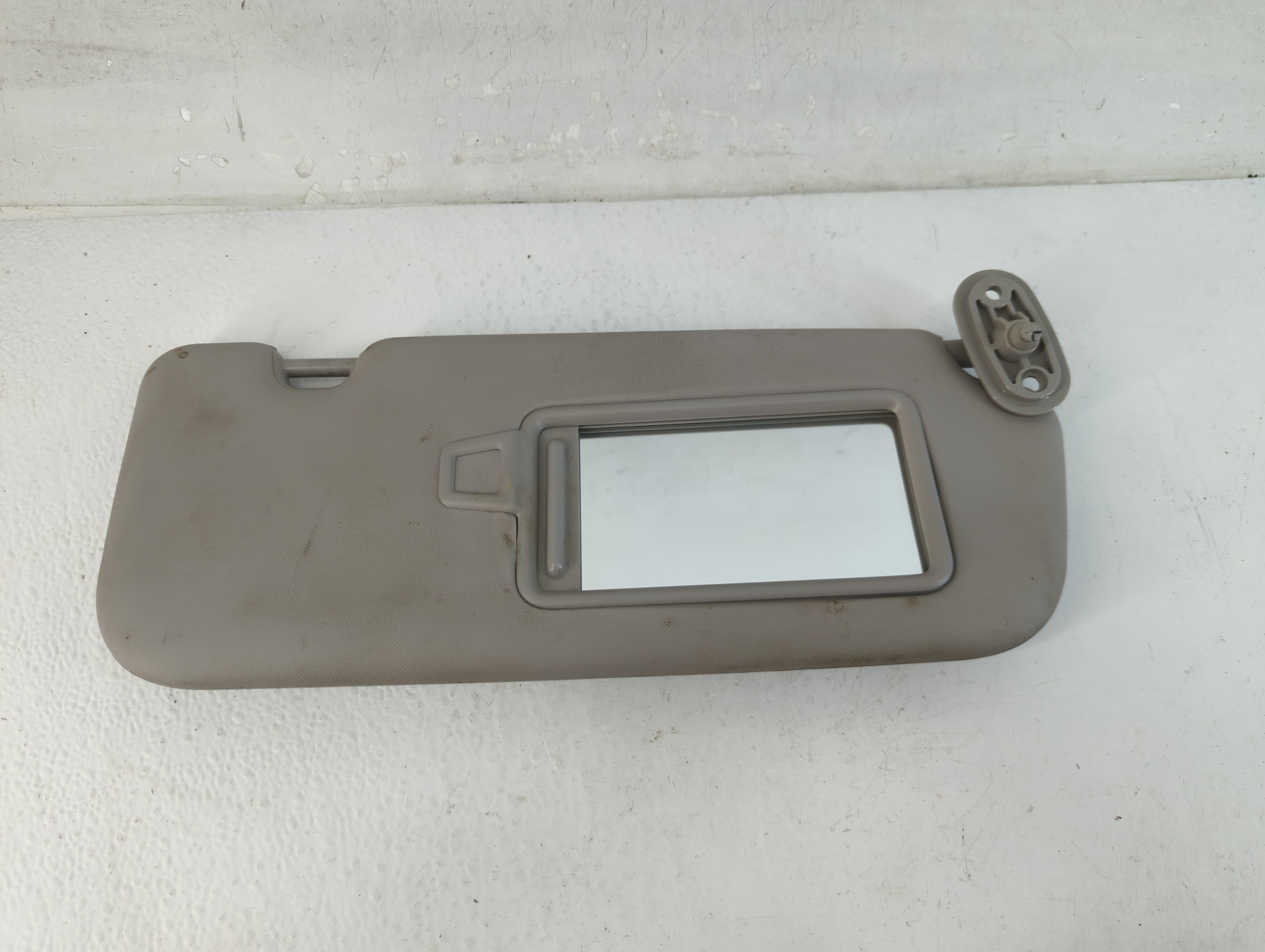 2017-2018 Kia Forte Passenger Sun Visor Mirror Right Sunvisor Gray 1048080 - Oemusedautoparts1.com