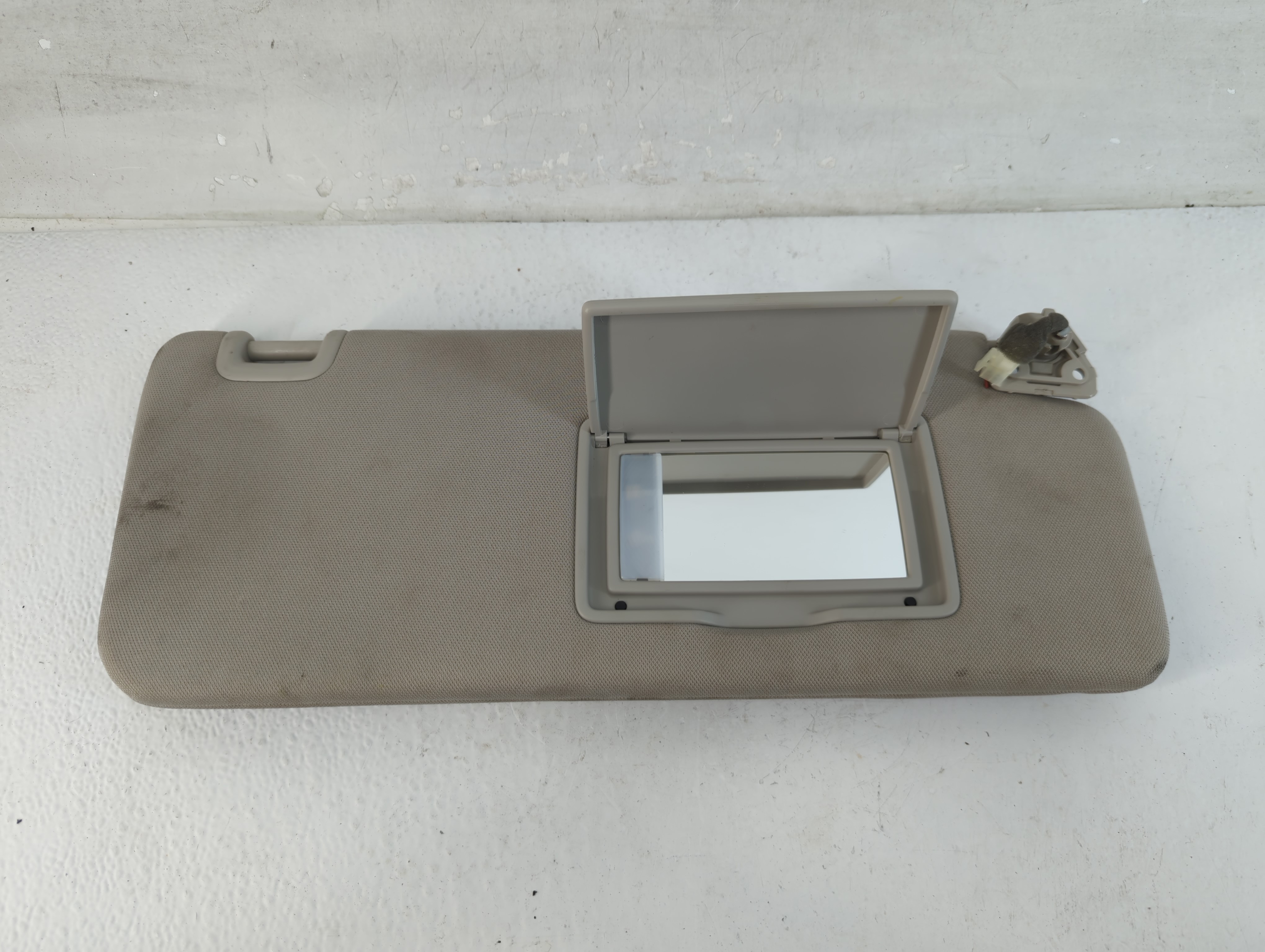 Picture of 2021 Nissan Titan Passenger Sun Visor Mirror Right Sunvisor Gray 1048082