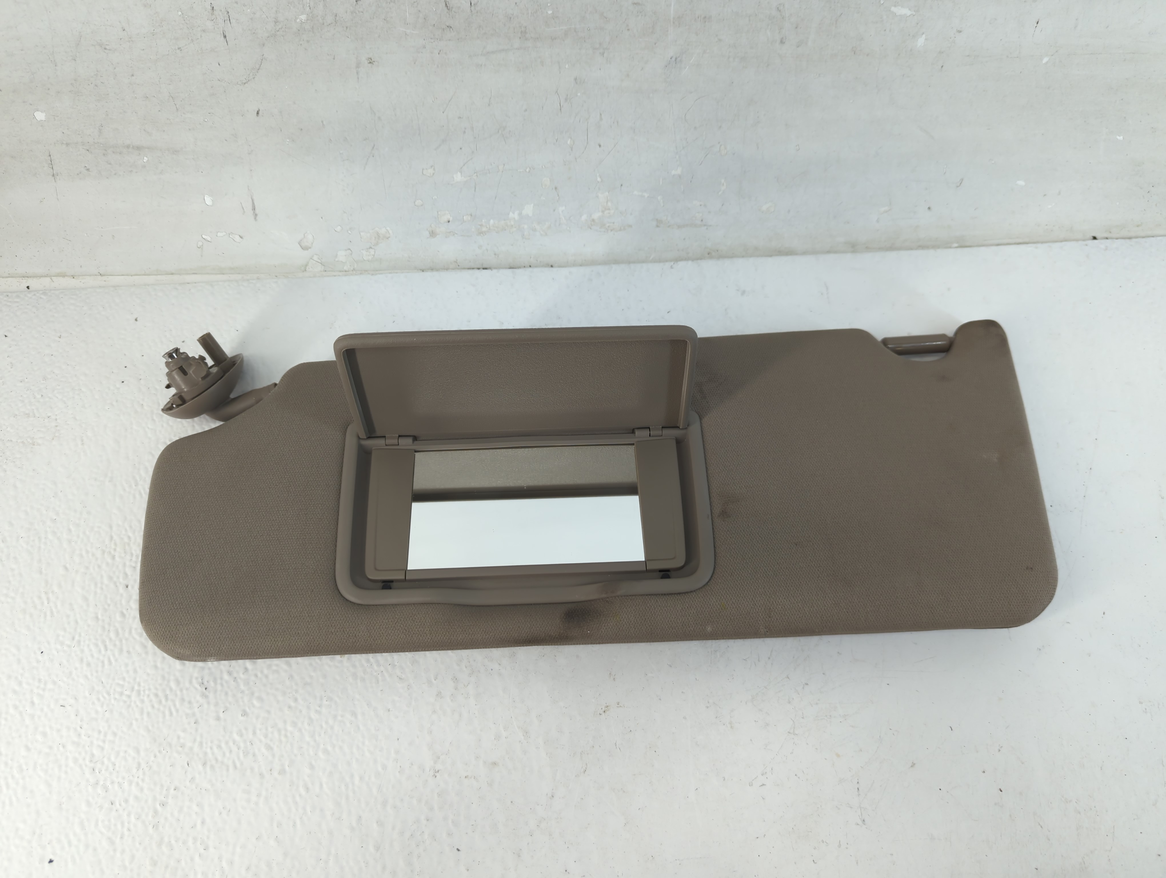 2017-2019 Honda Ridgeline Driver Sun Visor Mirror Left Sunvisor Beige 1048090 - Oemusedautoparts1.com