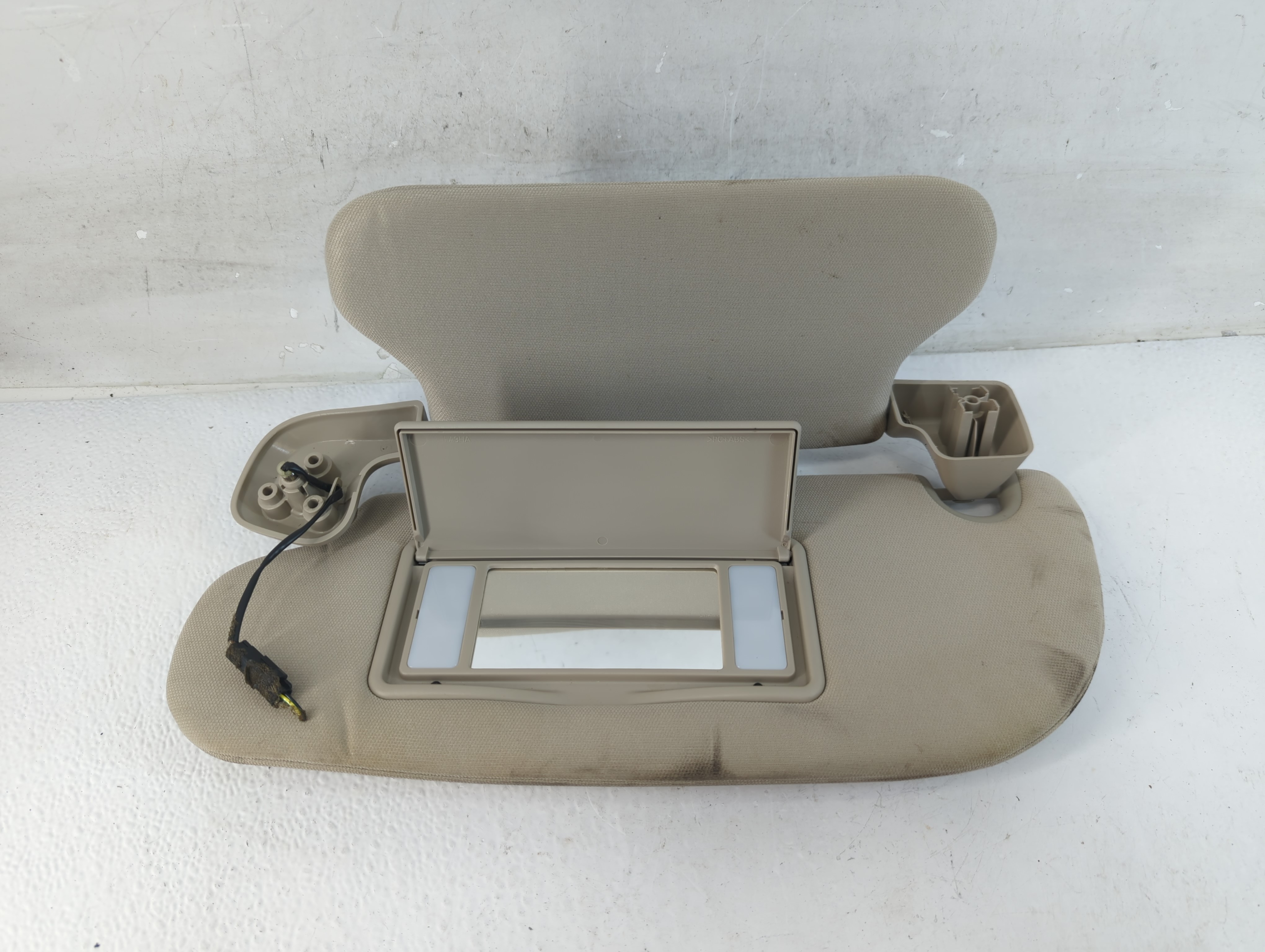 2013 Lincoln Navigator Driver Sun Visor Mirror Left Sunvisor Gray 1048095 - Oemusedautoparts1.com