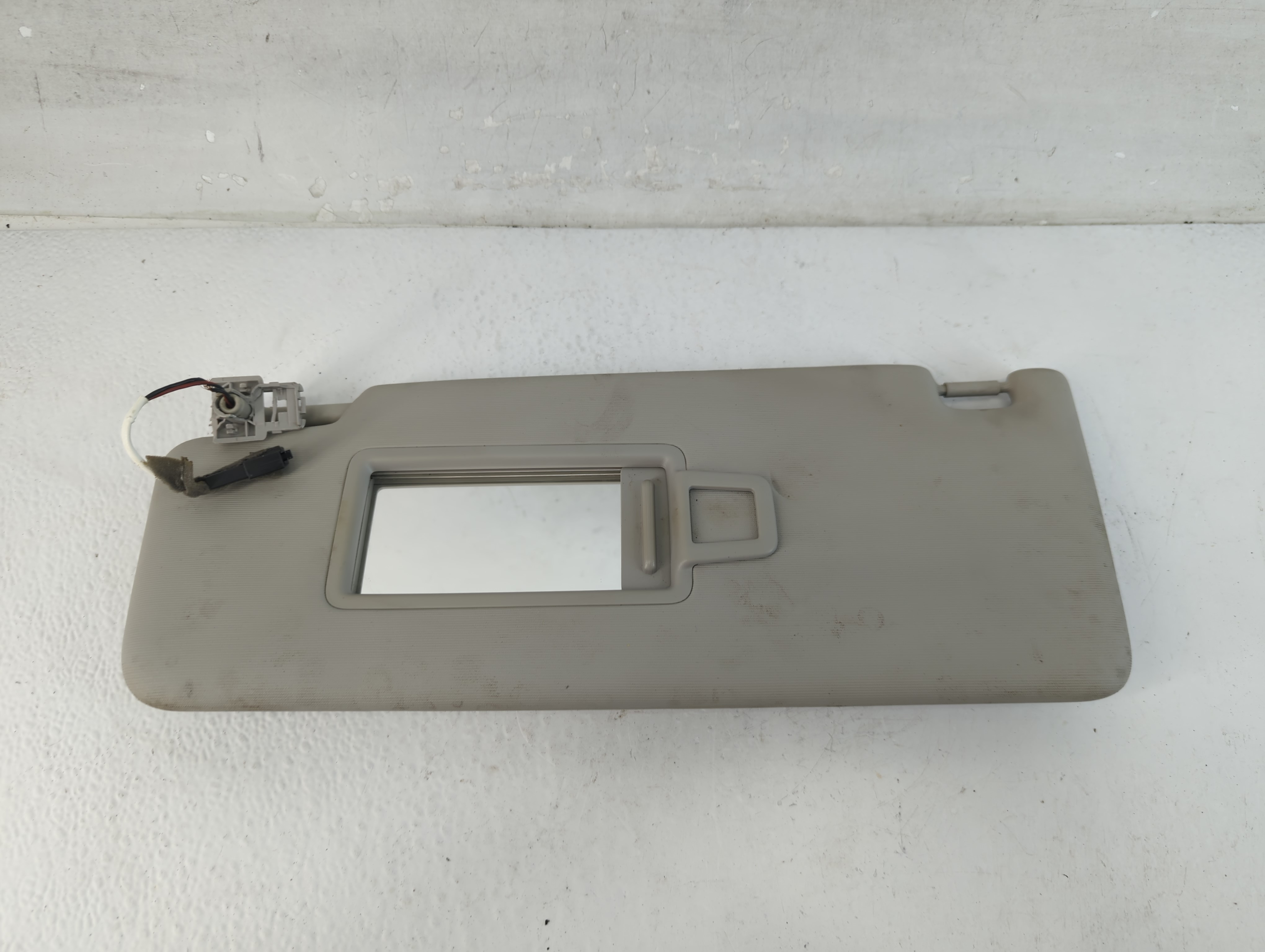 Picture of 2017-2020 Audi Q7 Driver Sun Visor Mirror Left Sunvisor Gray 1048099