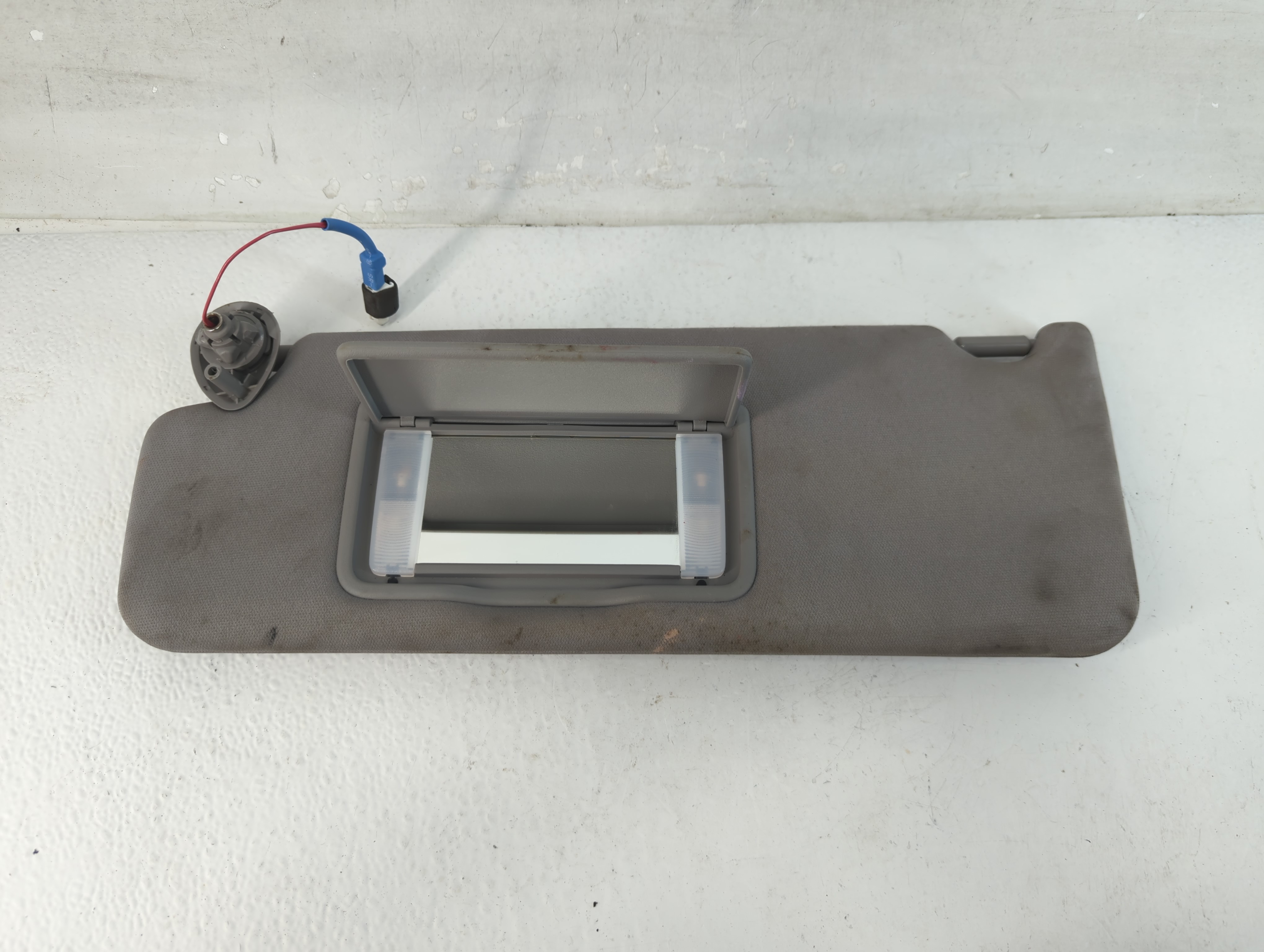 2017-2019 Honda Ridgeline Passenger Sun Visor Mirror Right Sunvisor 1048101 - Oemusedautoparts1.com