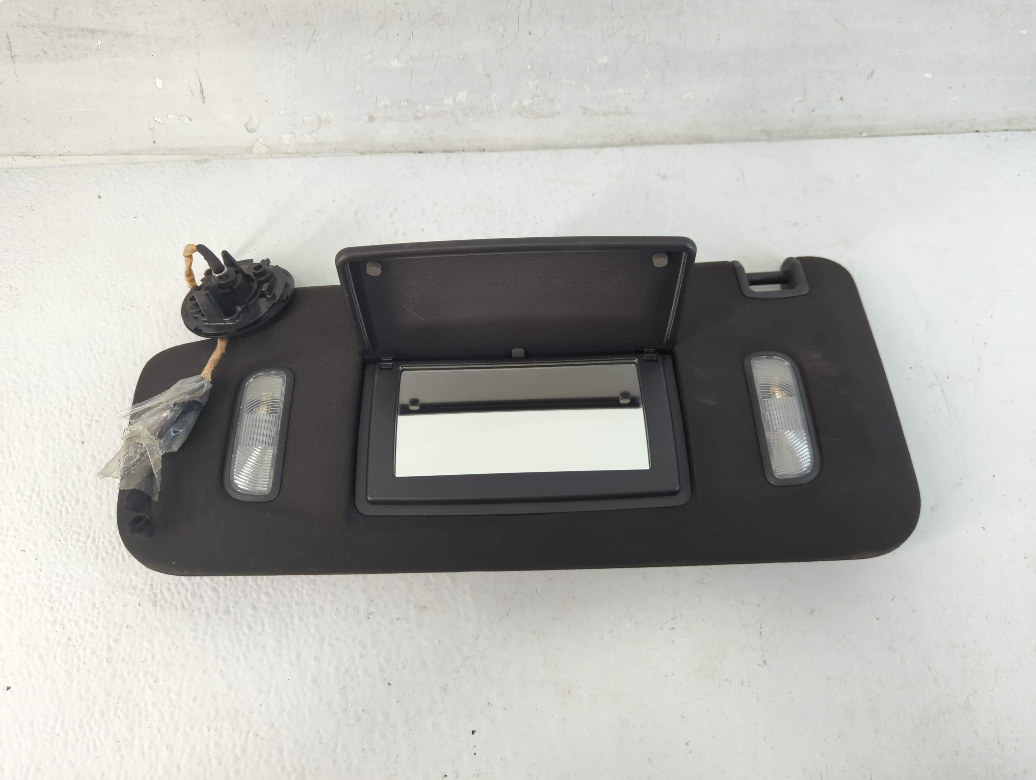 Picture of 2007-2014 Chevrolet Tahoe Driver Sun Visor Mirror Left Sunvisor Black 1048105