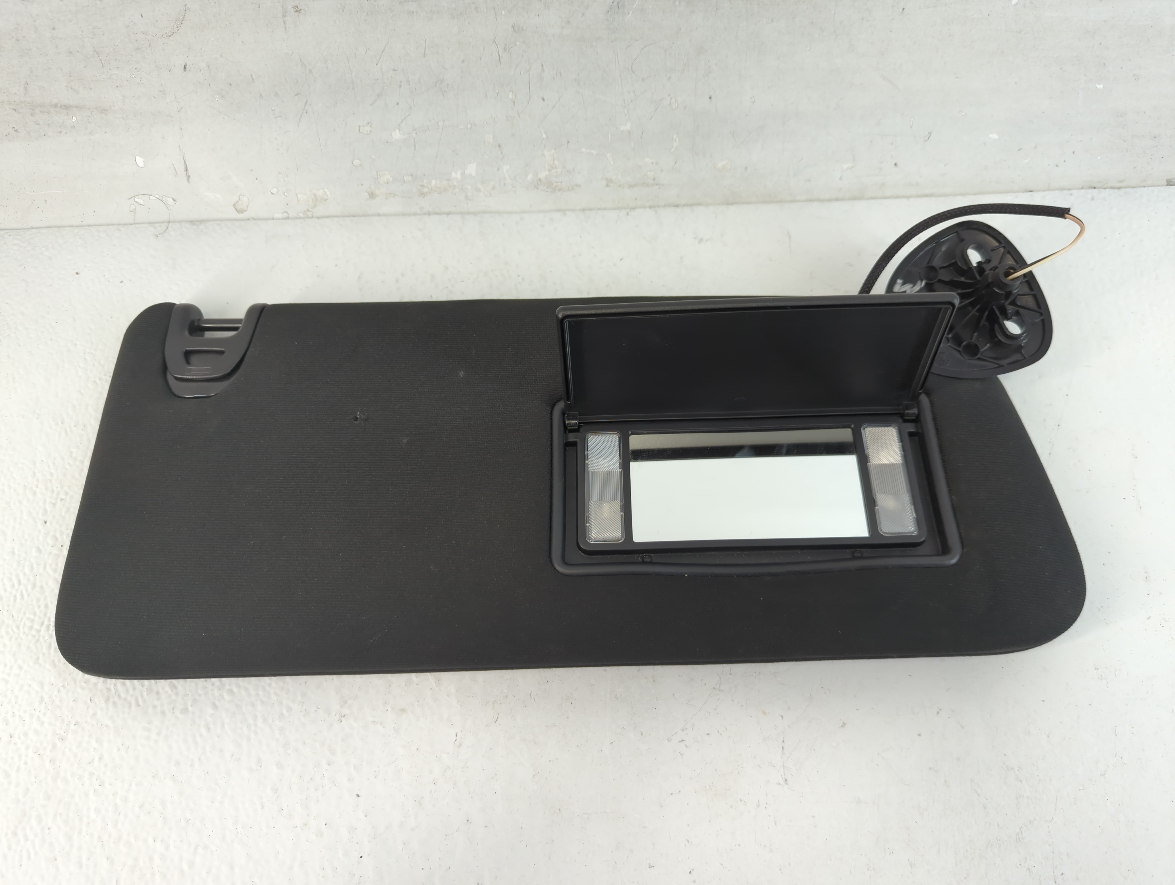Picture of Dodge Ram 2500 Passenger Sun Visor Mirror Right Sunvisor Black 1048133