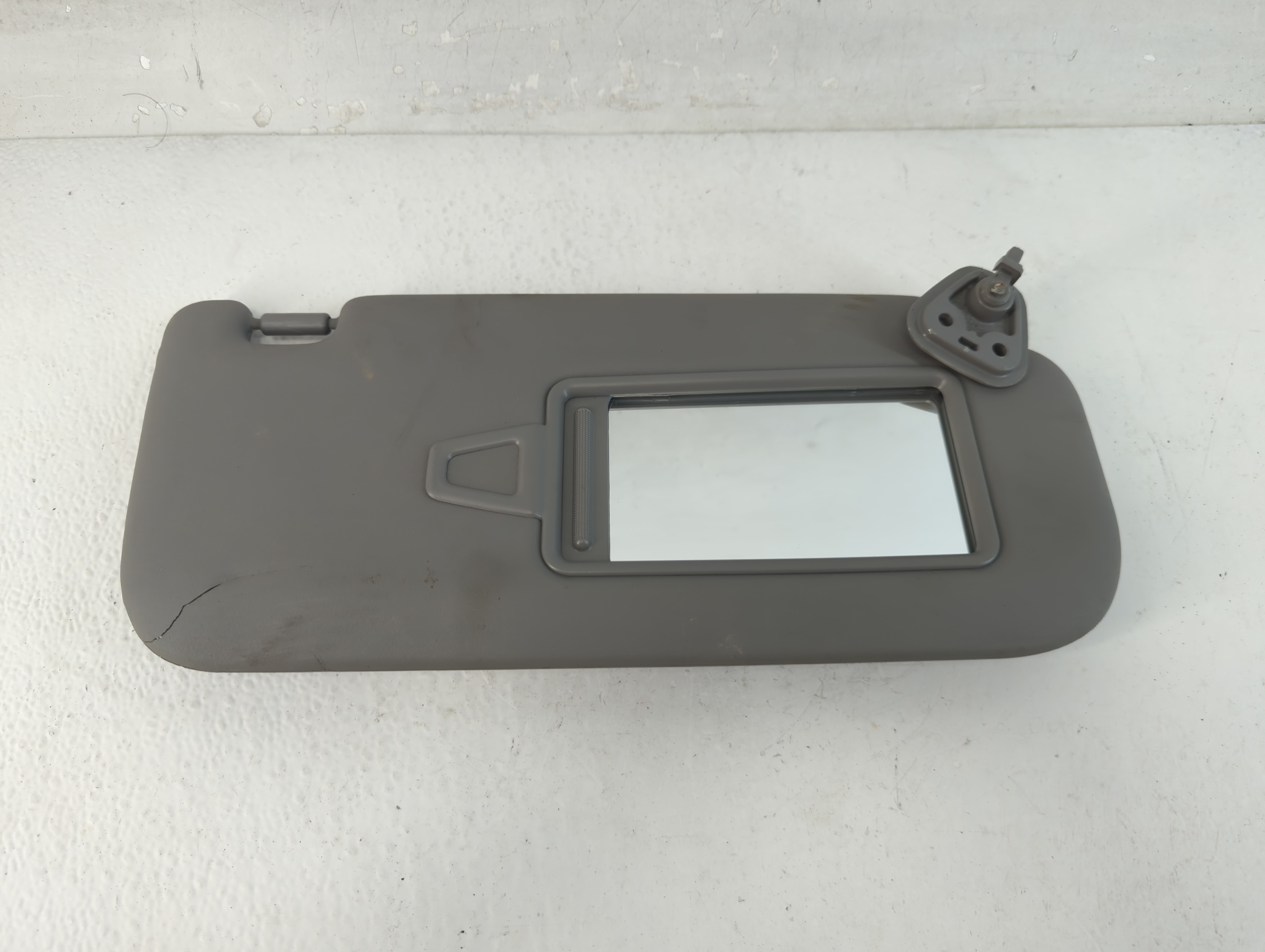 2007-2010 Hyundai Elantra Driver Sun Visor Mirror Left Sunvisor 1048137 - Oemusedautoparts1.com