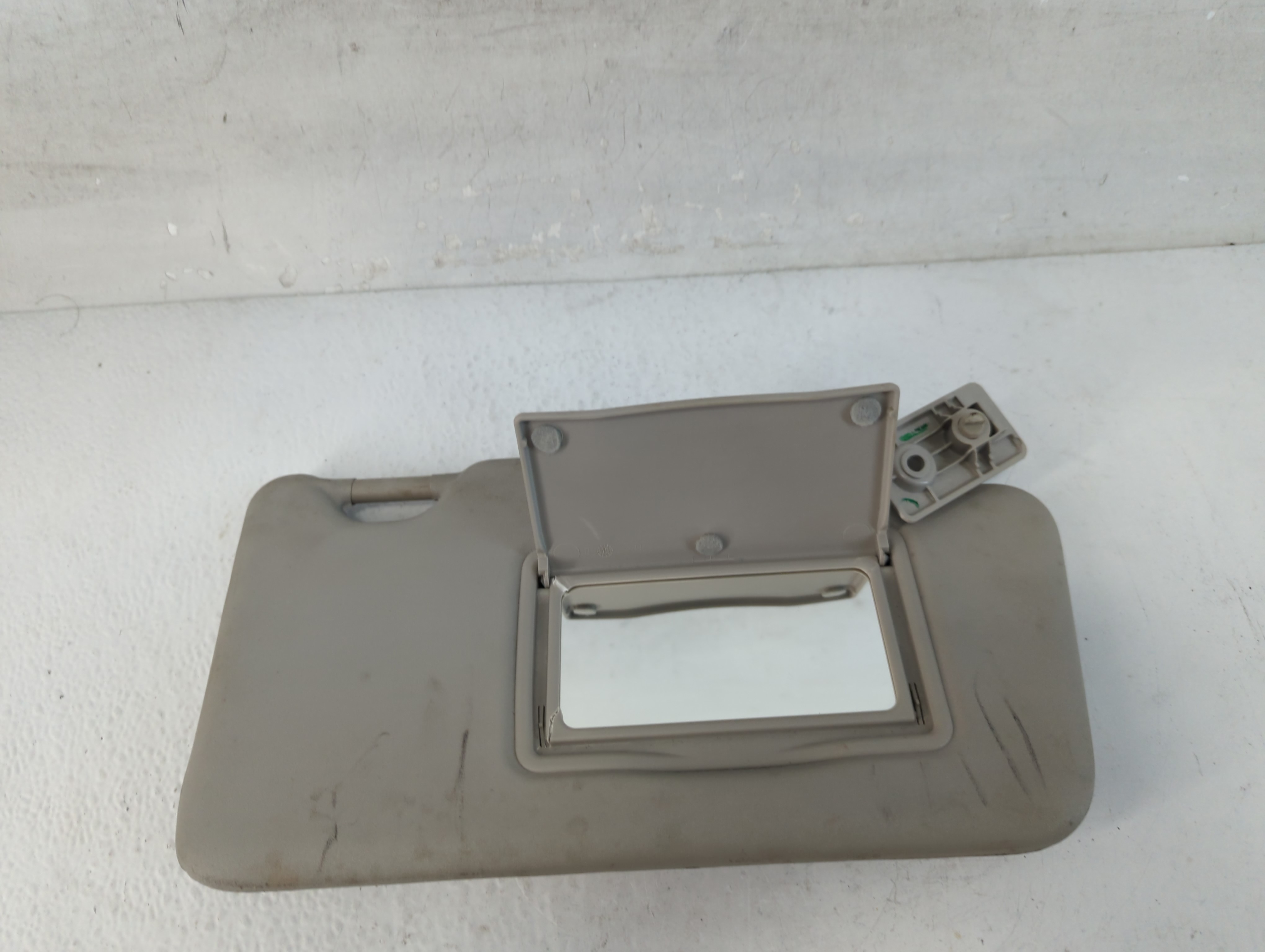 Picture of 2012-2015 Nissan Versa Passenger Sun Visor Mirror Right Sunvisor Gray 1048151
