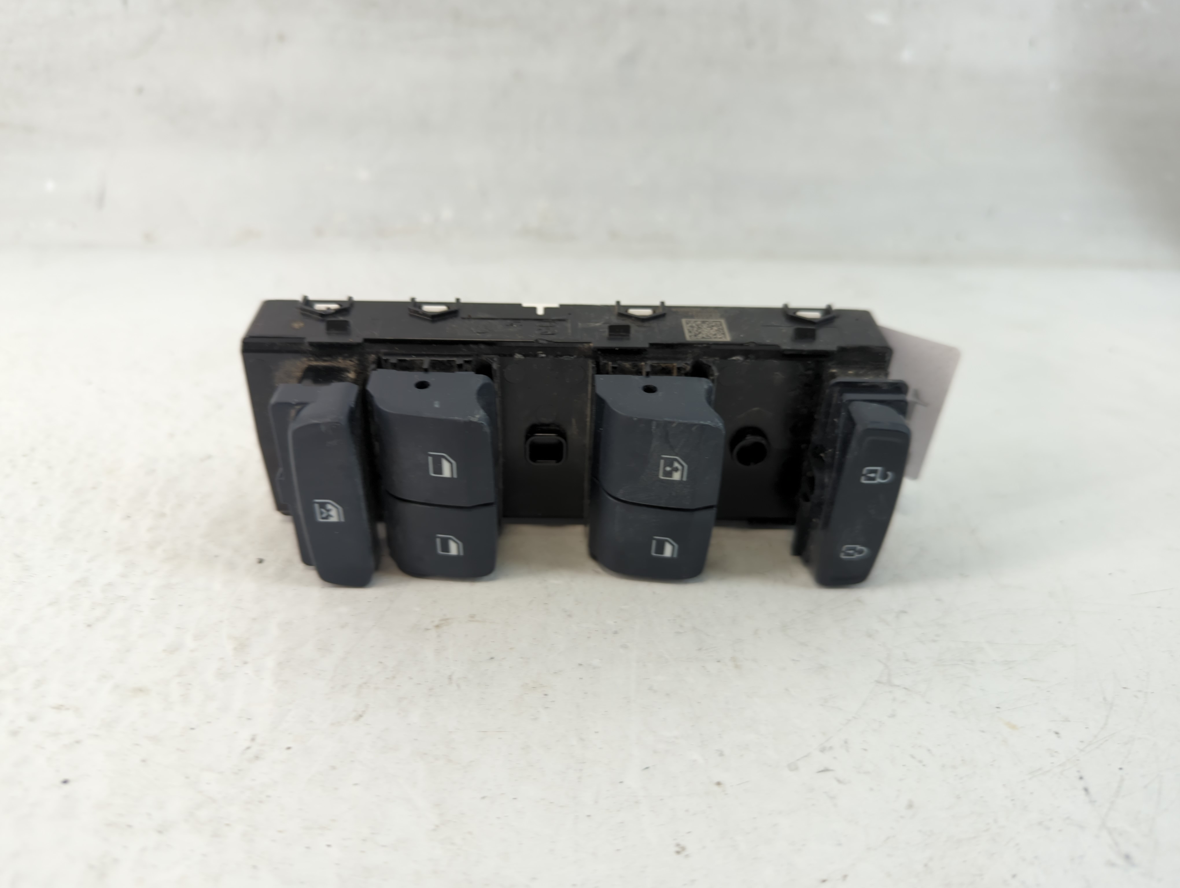 2020-2020 Hyundai Venue Driver Left Door Master Power Window Switch 1048230 - Oemusedautoparts1.com