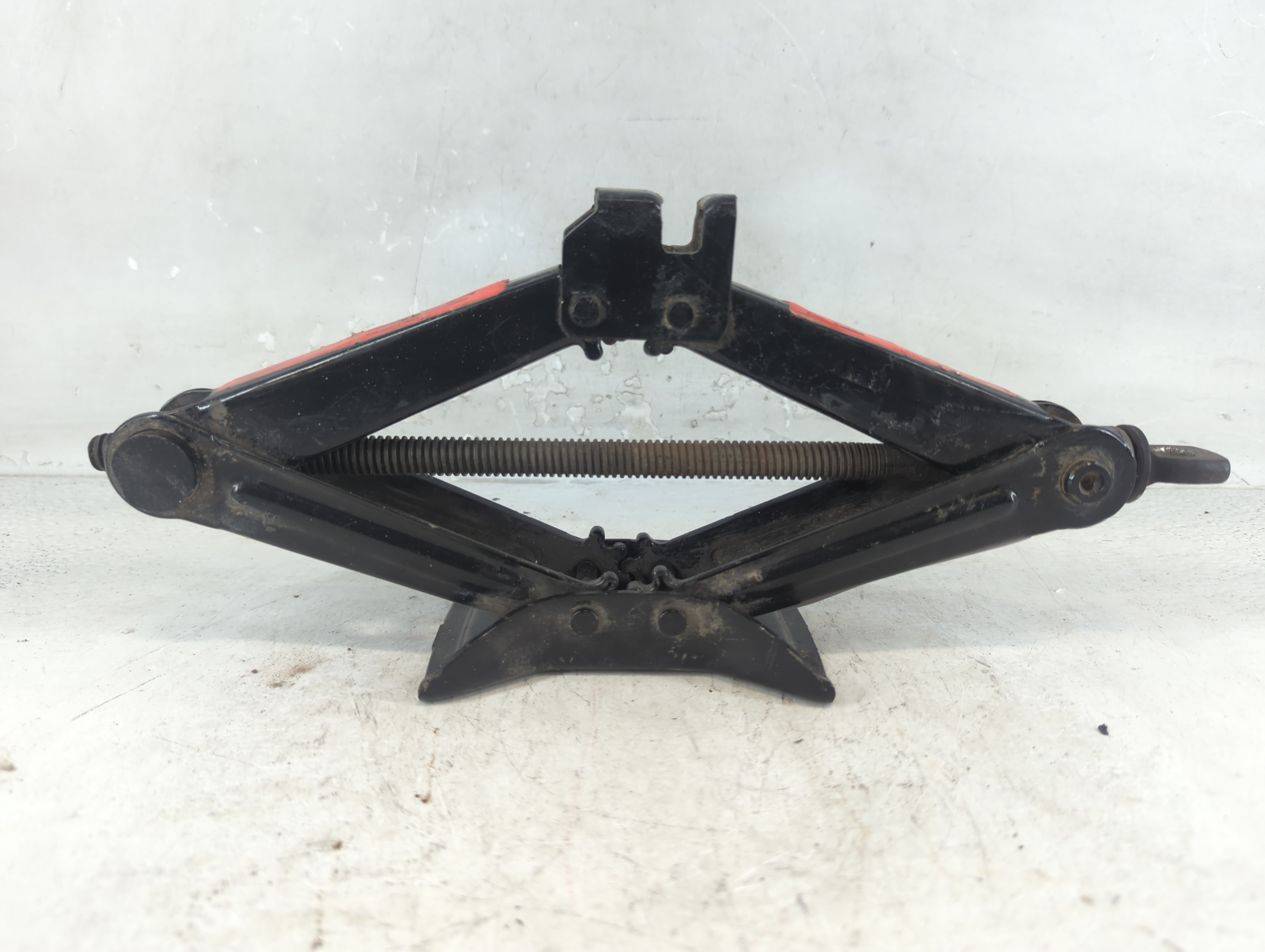 2011 Chrysler 200 Spare Scissor Car Jack 1048263 - Oemusedautoparts1.com