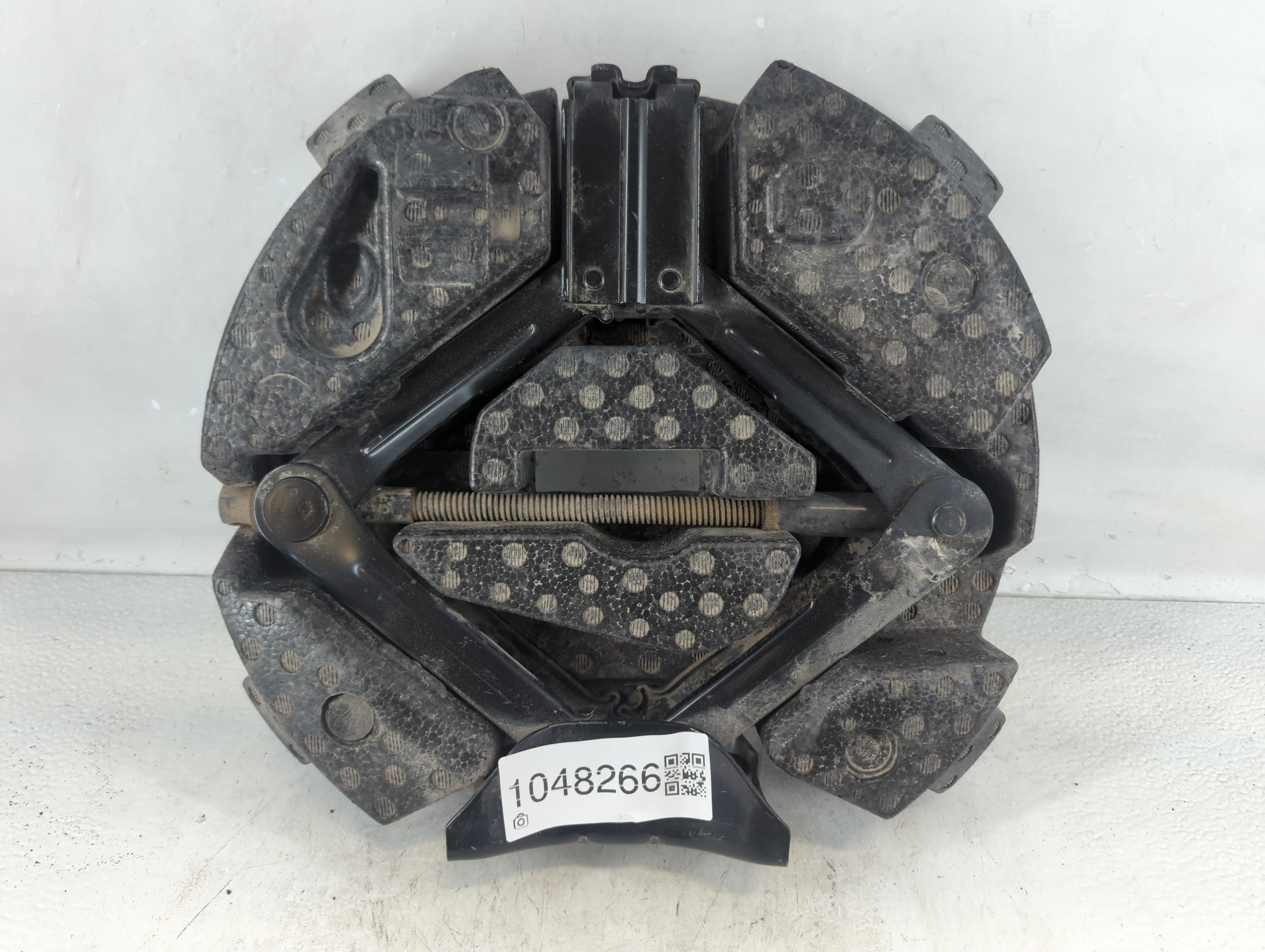 2018 Ford Escape Spare Scissor Car Jack 1048266 - Oemusedautoparts1.com
